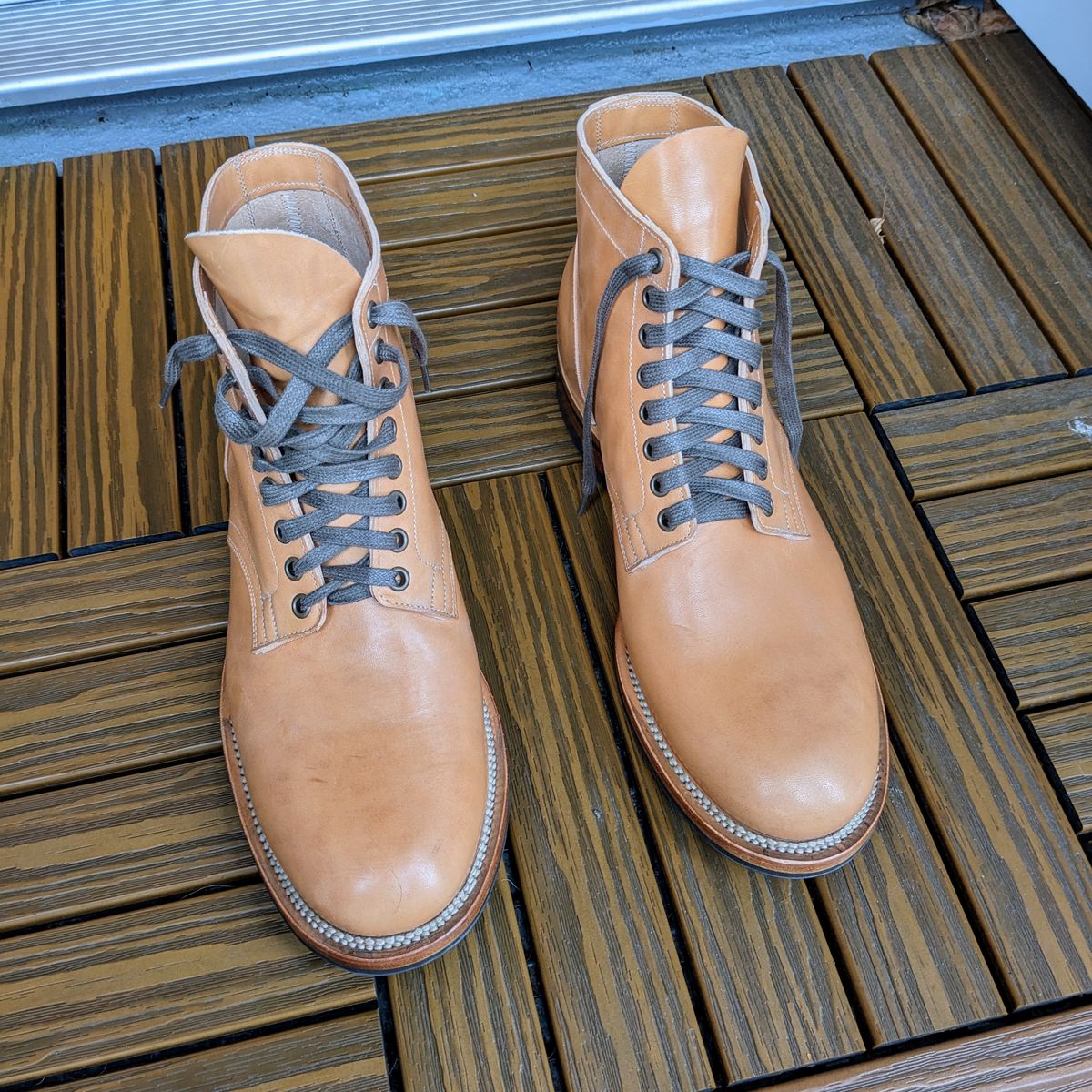 Photo by booty on February 22, 2025 of the Viberg Service Boot in Maryam Natural Horsebutt.