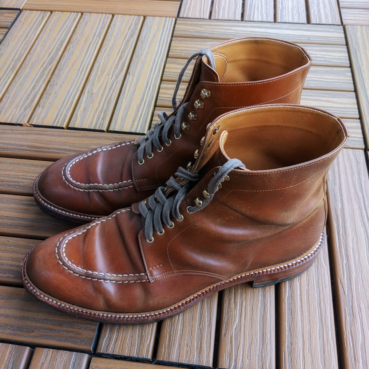 Photo by booty on December 23, 2024 of the Joe Works Shoemaker Apron Derby in Shinki Whisky Shell Cordovan.