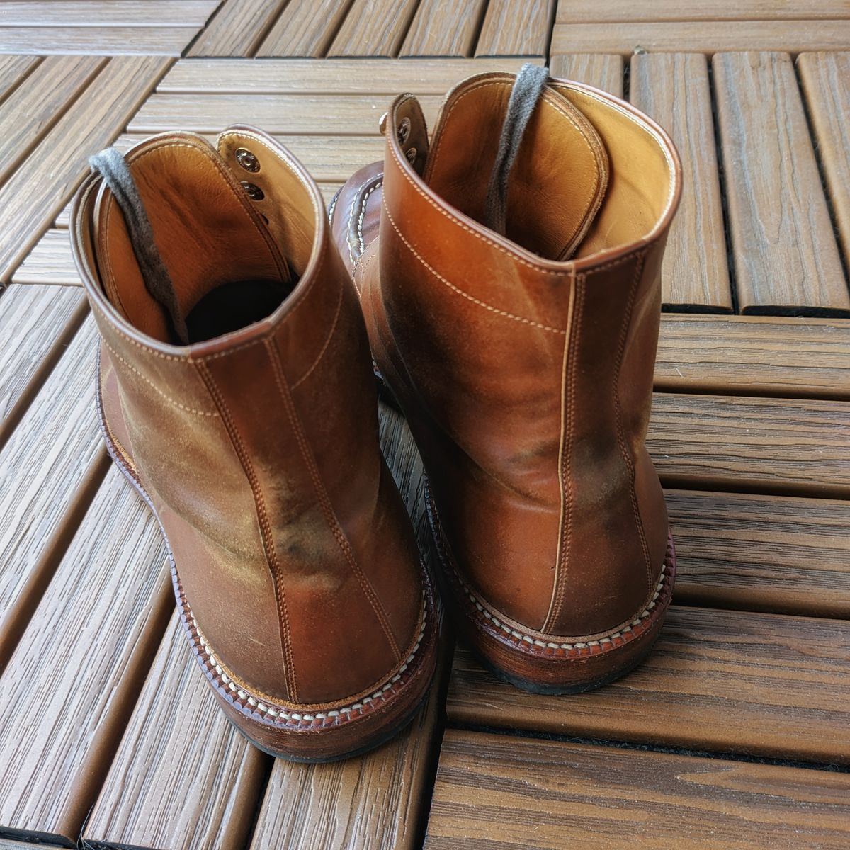 Photo by booty on December 23, 2024 of the Joe Works Shoemaker Apron Derby in Shinki Whisky Shell Cordovan.