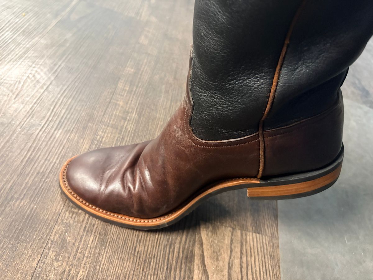 Photo by fxrainman on March 25, 2026 of the Rios of Mercedes NO.10 CXL HORSEHIDE ROPER in Horween Chromexcel Chicago Brown.