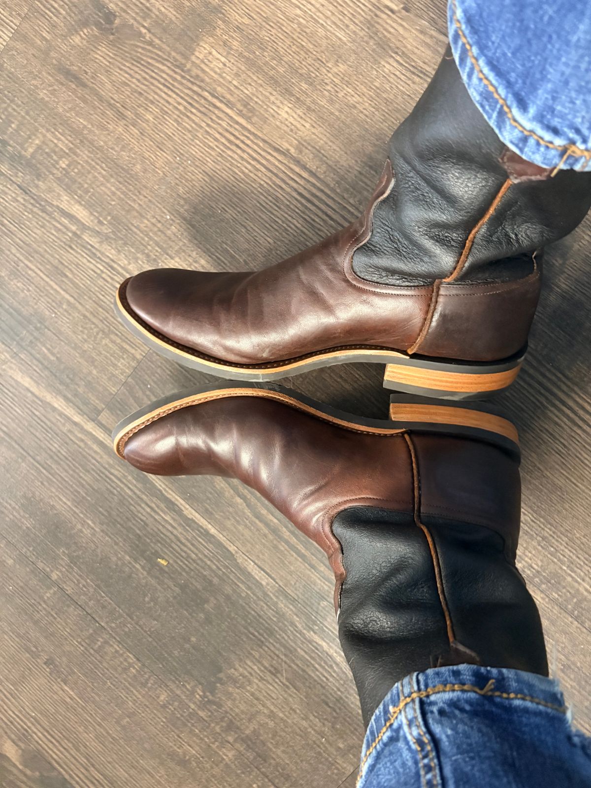 Photo by fxrainman on March 25, 2026 of the Rios of Mercedes NO.10 CXL HORSEHIDE ROPER in Horween Chromexcel Chicago Brown.