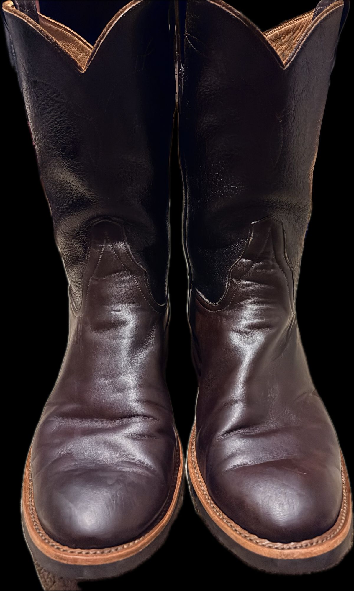 Photo by fxrainman on April 13, 2026 of the Rios of Mercedes NO.10 CXL HORSEHIDE ROPER in Horween Chromexcel Chicago Brown.