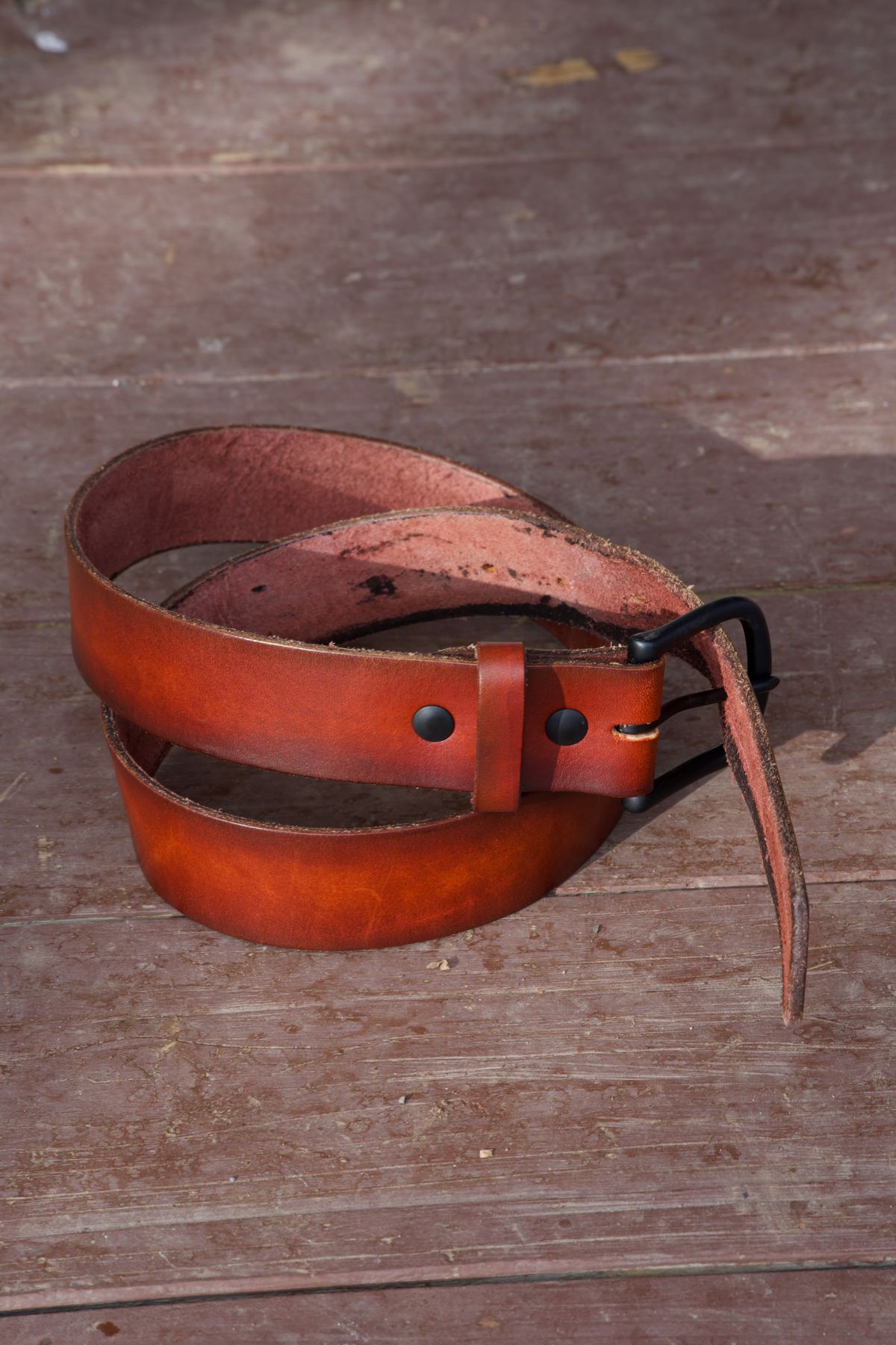 Photo by tr0n84 on December 5, 2025 of the Self-Made Belt in Unknown Natural Veg Tan.