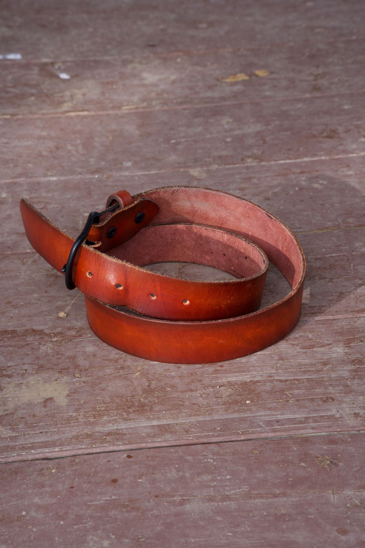 Photo by tr0n84 on December 5, 2025 of the Self-Made Belt in Unknown Natural Veg Tan.