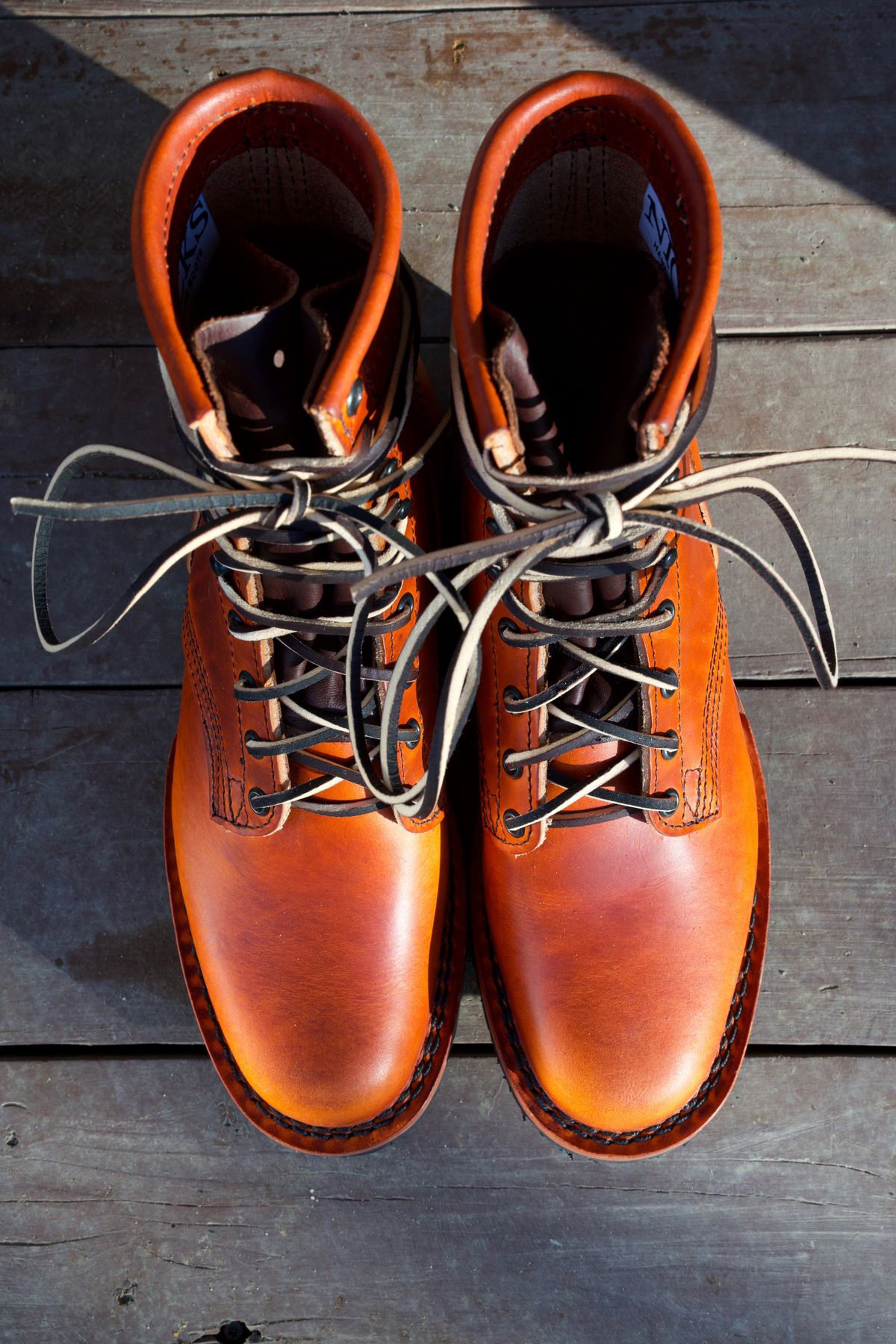 Photo by tr0n84 on October 1, 2025 of the Nicks MTO in Wickett & Craig DS Burnt Sienna.