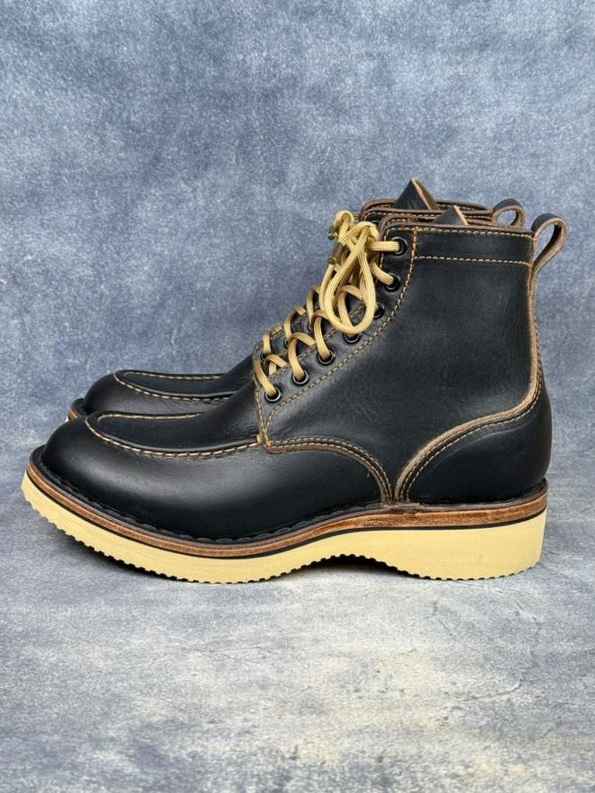 Photo by Branda_Shirlean_Avis on November 6, 2024 of the BHHB Pull-Top Moc in Horween Tumbled Black Chromexcel.