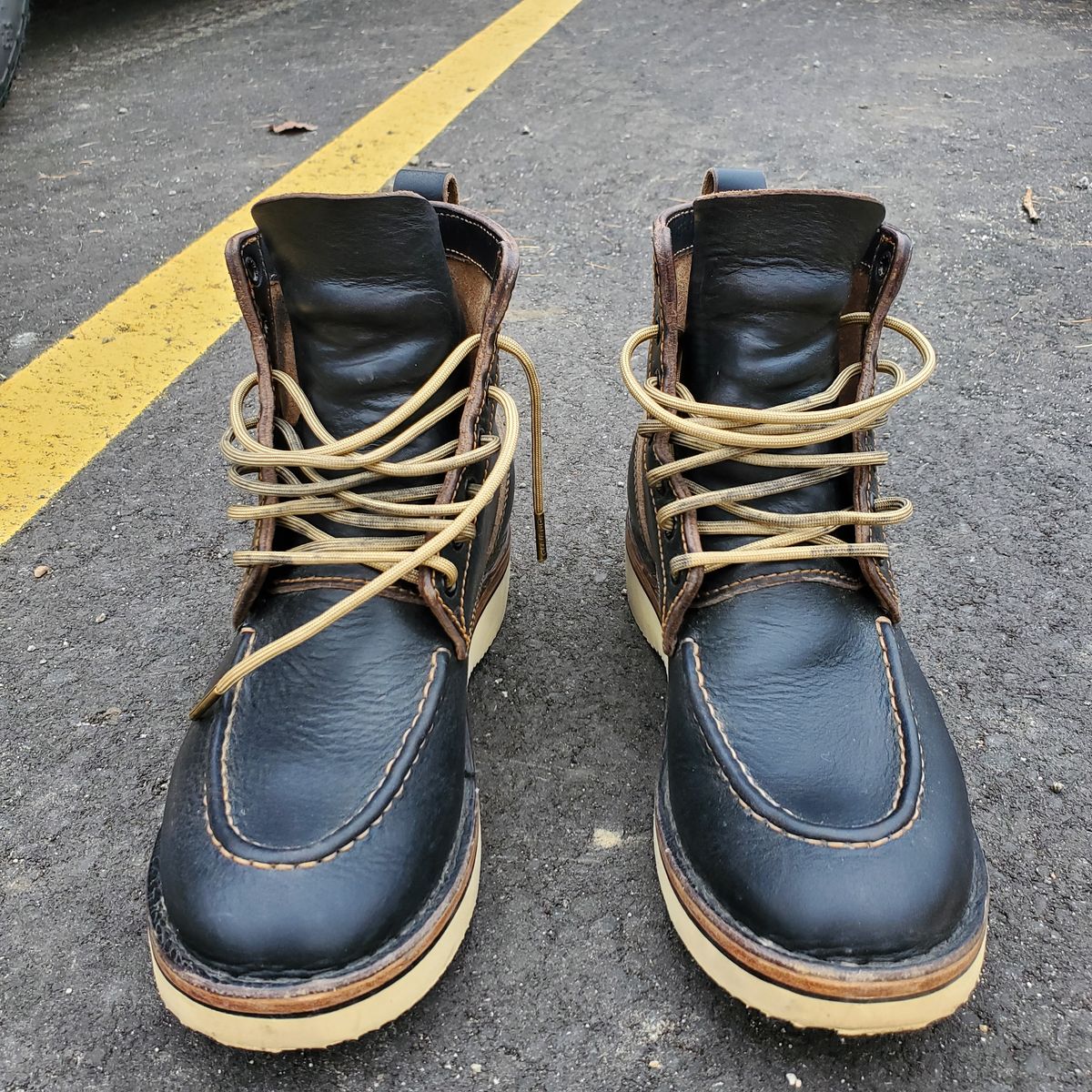Photo by Branda_Shirlean_Avis on December 5, 2024 of the BHHB Pull-Top Moc in Horween Tumbled Black Chromexcel.