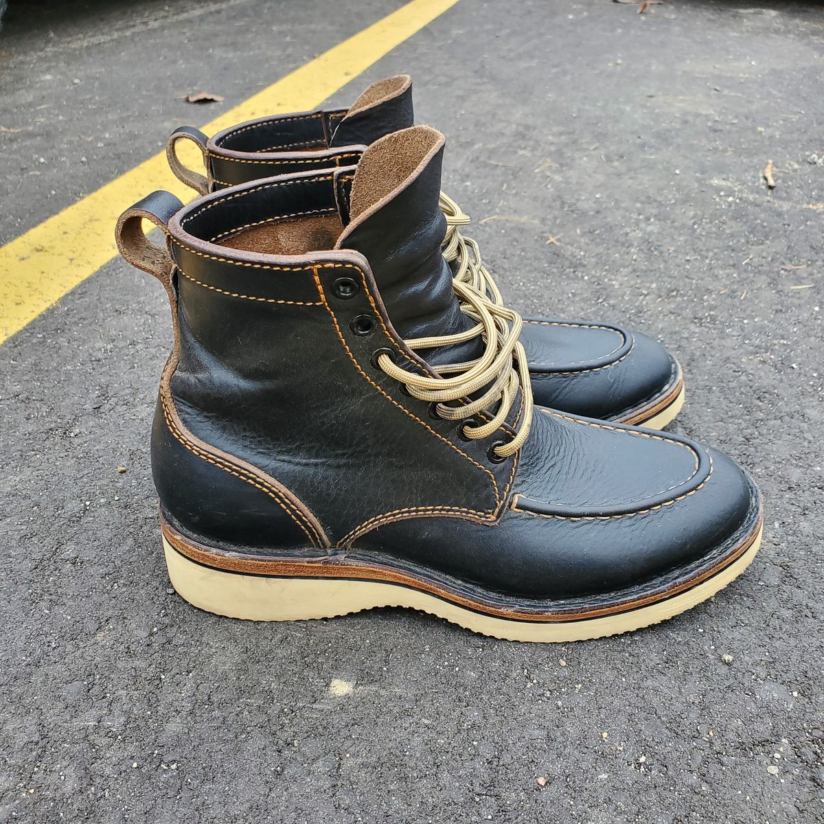 Photo by Branda_Shirlean_Avis on December 5, 2024 of the BHHB Pull-Top Moc in Horween Tumbled Black Chromexcel.