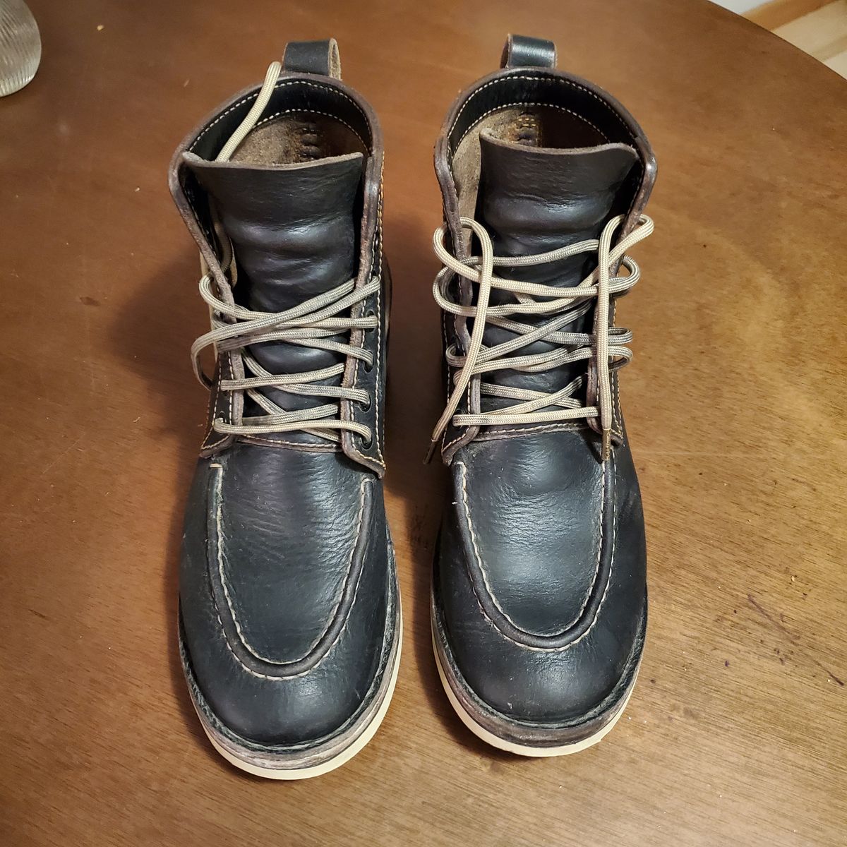 Photo by Branda_Shirlean_Avis on February 6, 2025 of the BHHB Pull-Top Moc in Horween Tumbled Black Chromexcel.