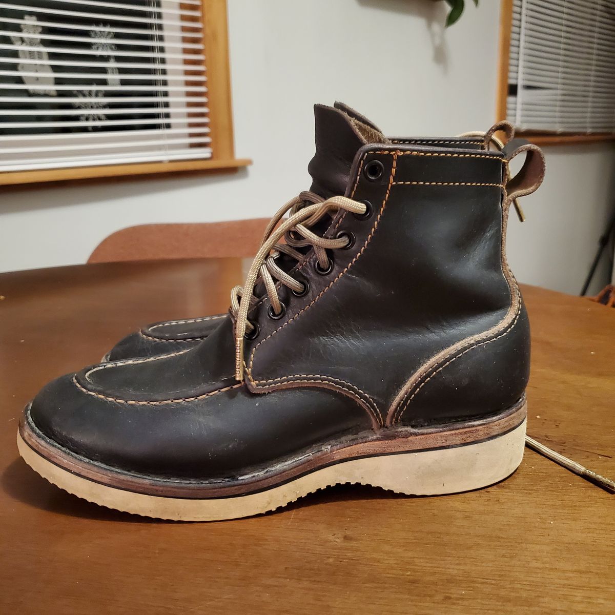 Photo by Branda_Shirlean_Avis on February 6, 2025 of the BHHB Pull-Top Moc in Horween Tumbled Black Chromexcel.