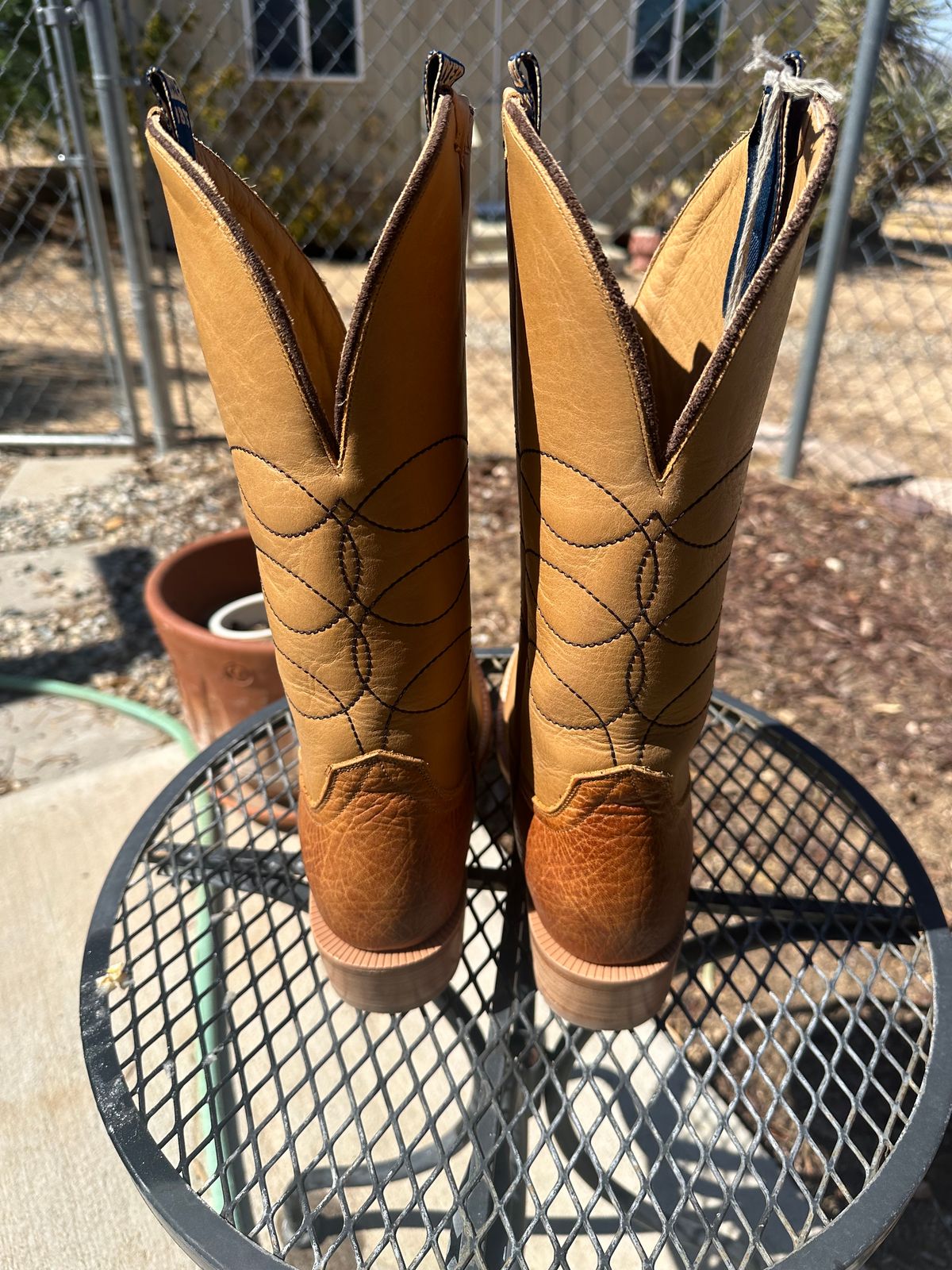 Photo by iainpthomson on October 1, 2024 of the HYER Boots Maize in Sunrise Retan.