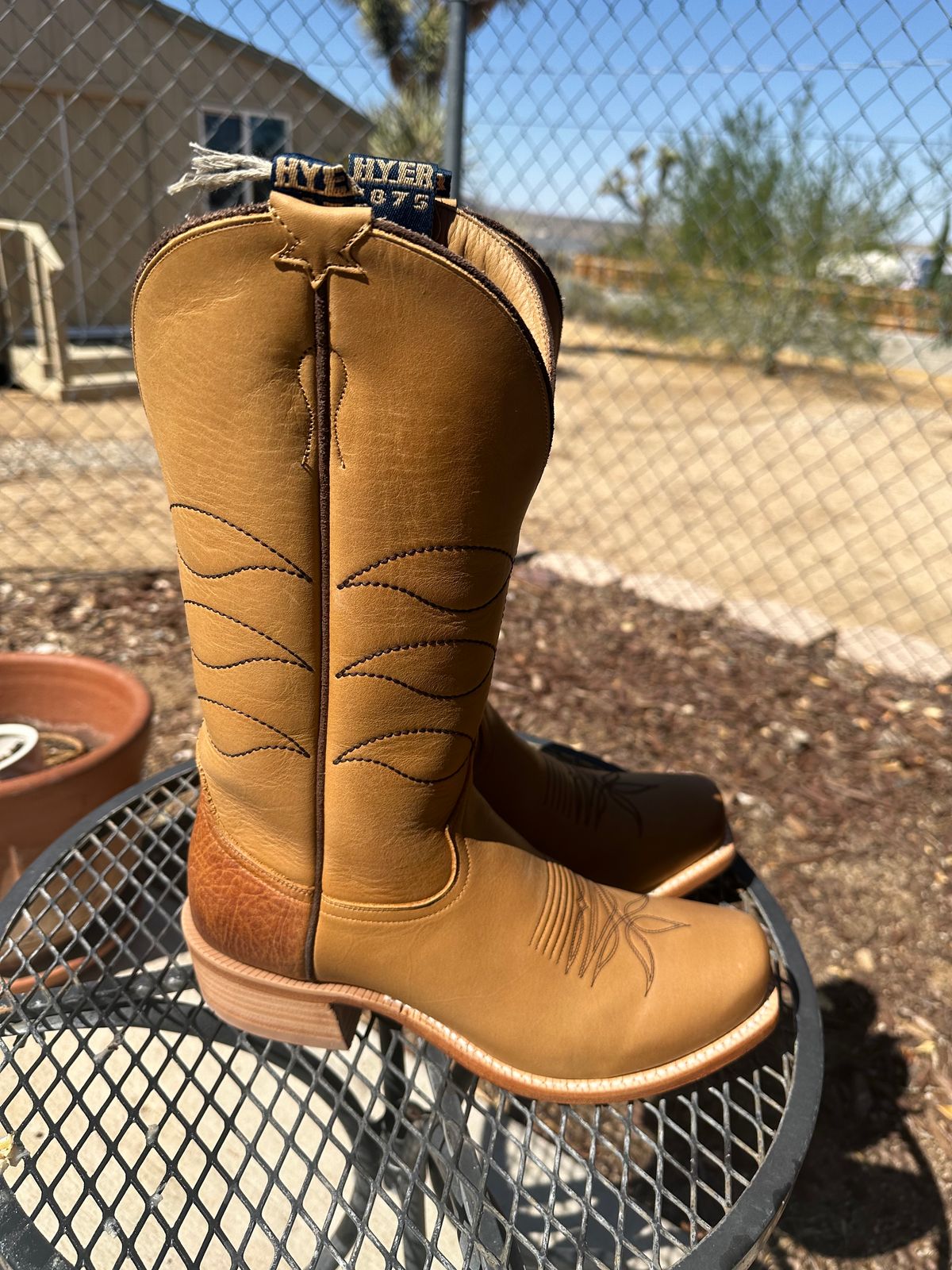 Photo by iainpthomson on October 1, 2024 of the HYER Boots Maize in Sunrise Retan.