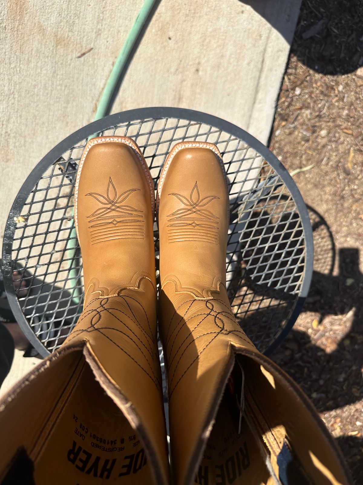 Photo by iainpthomson on October 1, 2024 of the HYER Boots Maize in Sunrise Retan.