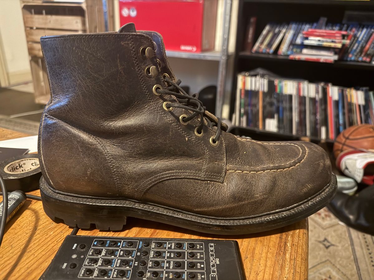 Photo by cabournmallory on June 2, 2025 of the Grant Stone Brass Boot in Black Waxed Deer.