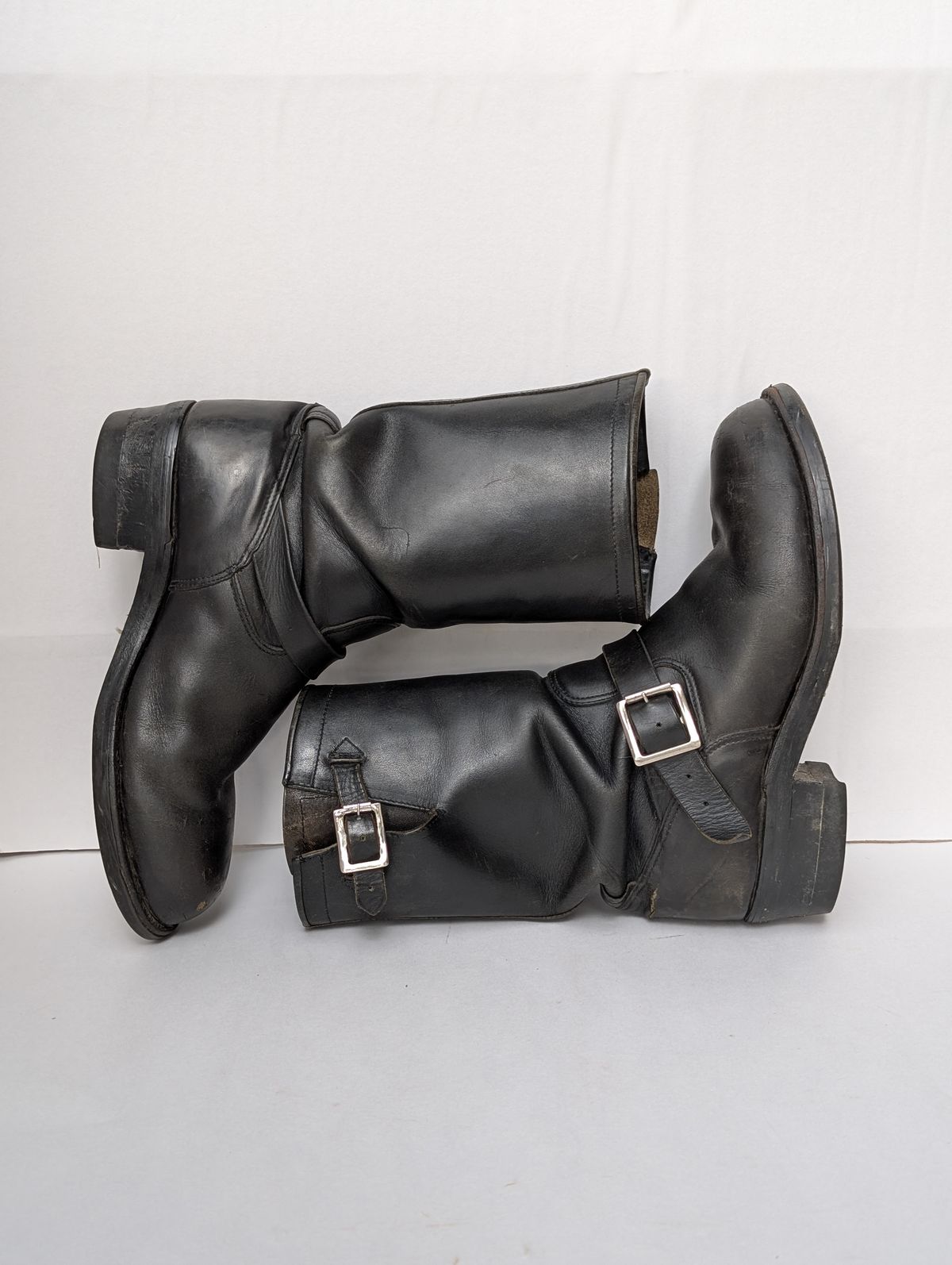 Photo by Genghis_Khant on April 4, 2026 of the Herman Survivor Engineer Boot in Unknown Leather.