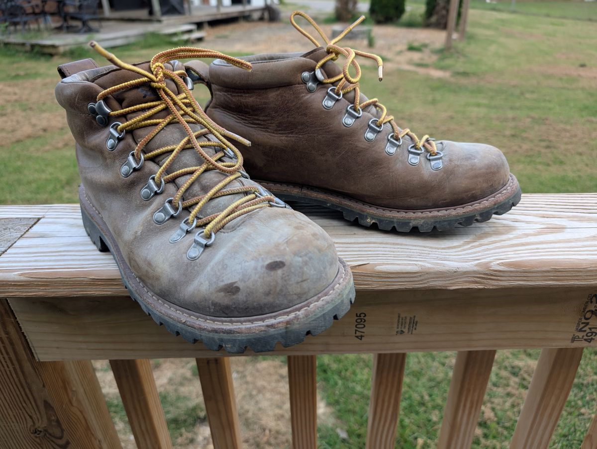 Photo by Genghis_Khant on September 1, 2025 of the Eddie Bauer K6 in Unknown Leather.