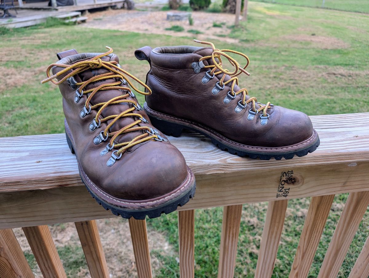 Photo by Genghis_Khant on September 1, 2025 of the Eddie Bauer K6 in Unknown Leather.
