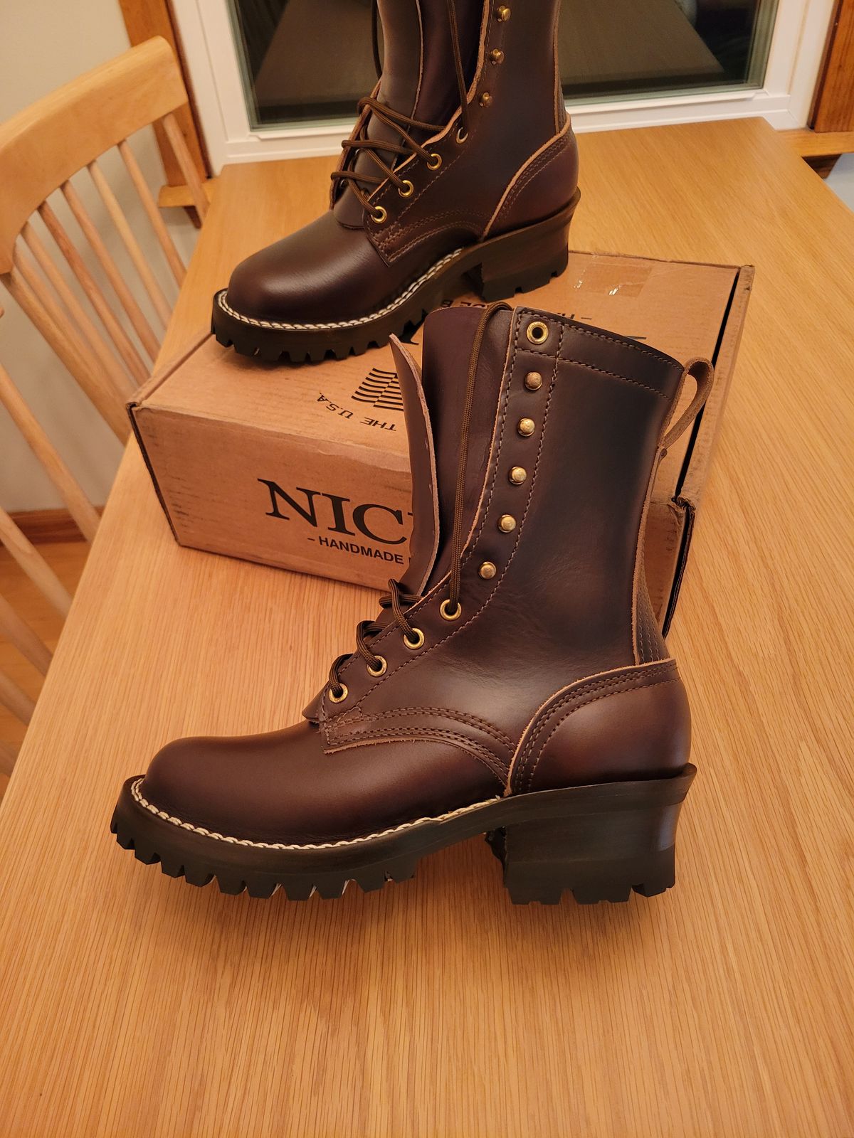 Photo by DJT3412 on October 1, 2024 of the Nicks Urban Logger in Horween Brown Chromexcel.