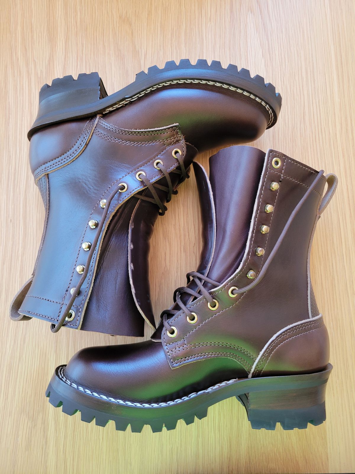 Photo by DJT3412 on October 4, 2024 of the Nicks Urban Logger in Horween Brown Chromexcel.