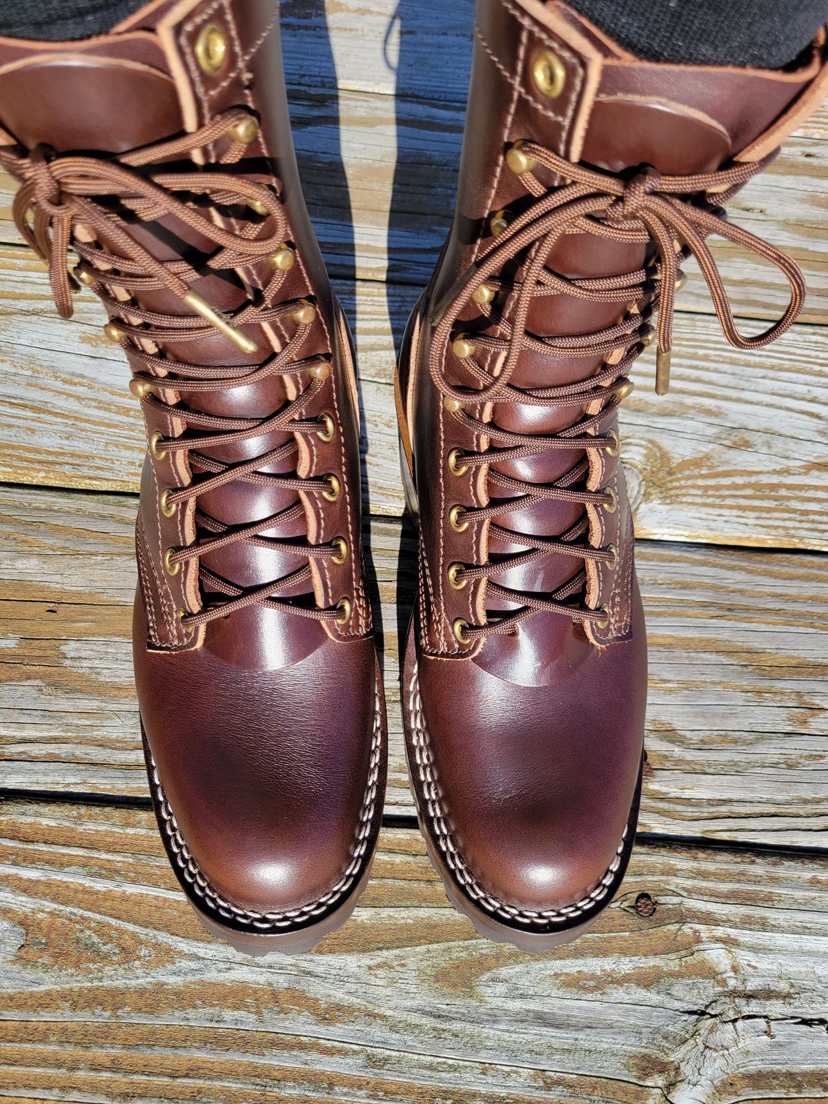 Photo by DJT3412 on October 4, 2024 of the Nicks Urban Logger in Horween Brown Chromexcel.