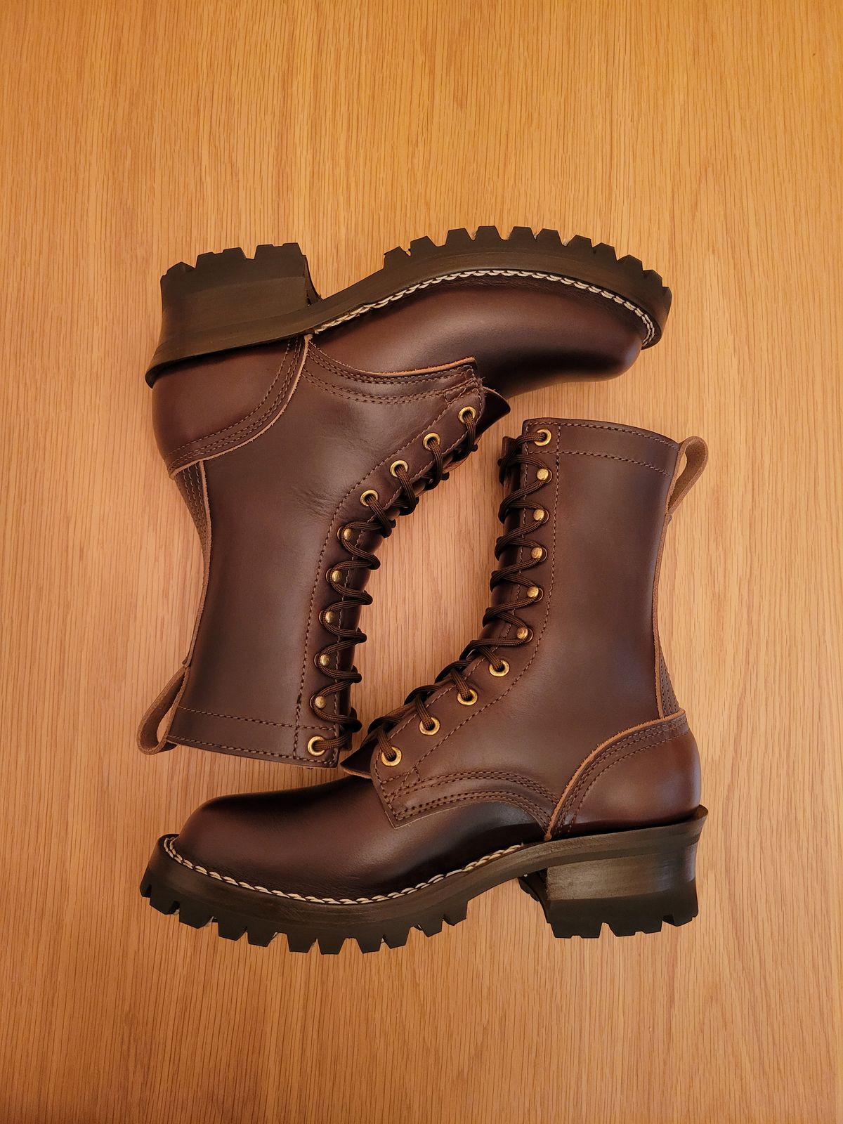 Photo by DJT3412 on November 5, 2024 of the Nicks Urban Logger in Horween Brown Chromexcel.