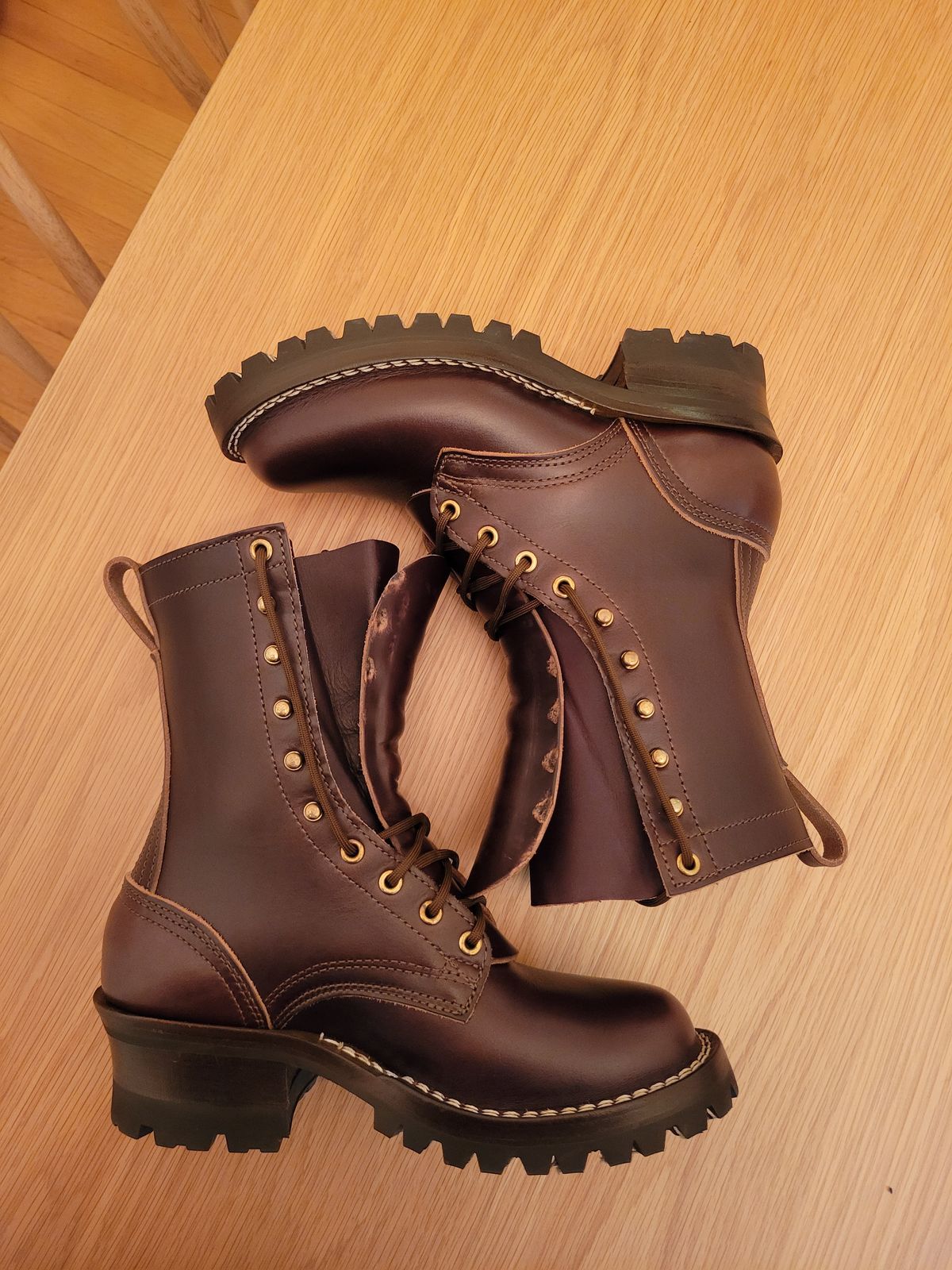 Photo by DJT3412 on December 5, 2024 of the Nicks Urban Logger in Horween Brown Chromexcel.
