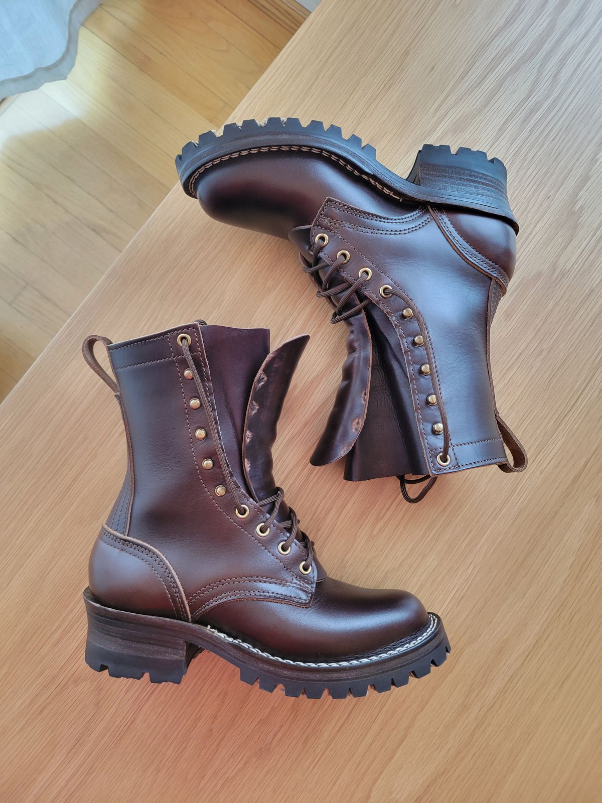 Photo by DJT3412 on March 5, 2025 of the Nicks Urban Logger in Horween Brown Chromexcel.