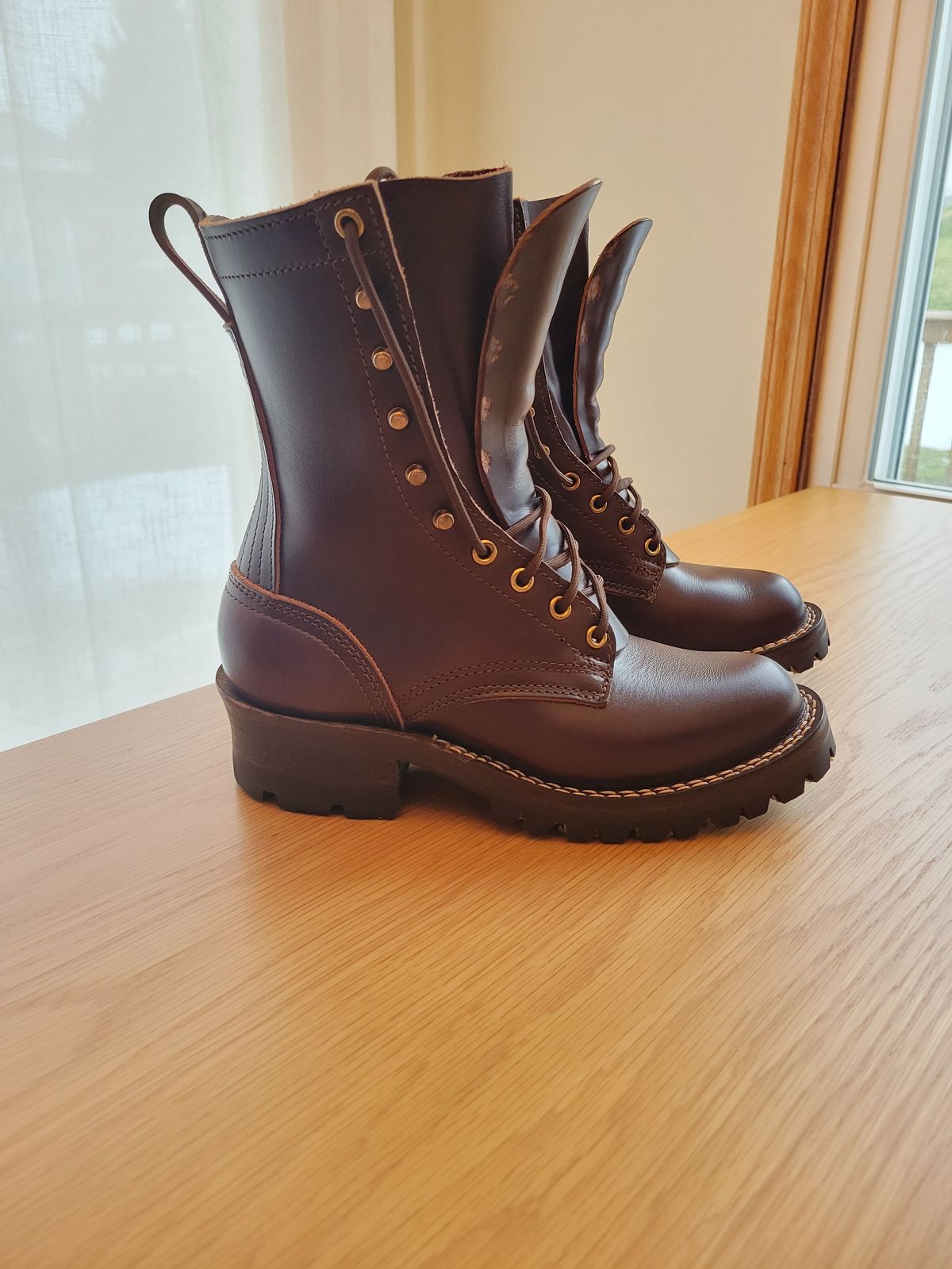 Photo by DJT3412 on March 5, 2025 of the Nicks Urban Logger in Horween Brown Chromexcel.