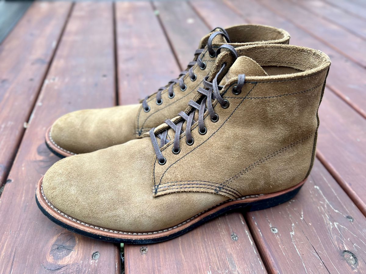 Photo by beerdlife on June 17, 2025 of the Red Wing 8062 in S.B. Foot Olive Mohave Roughout.