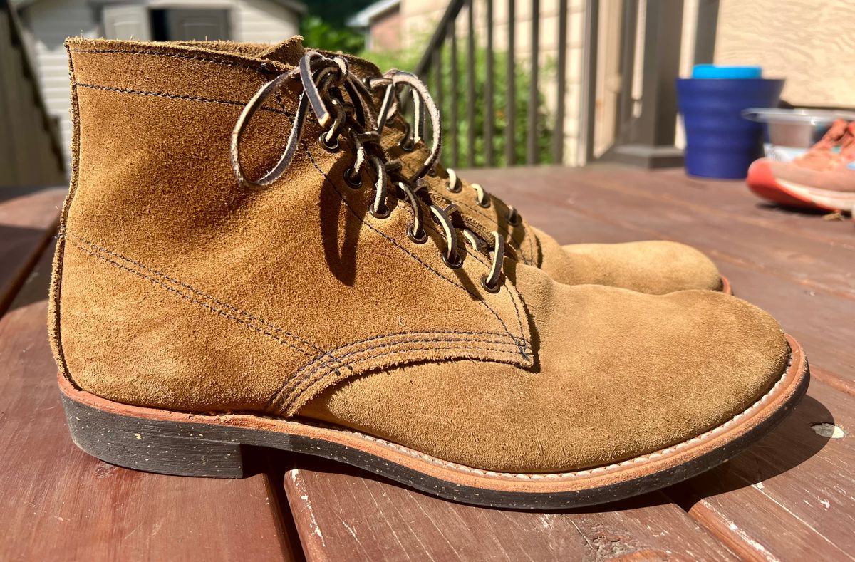 Photo by beerdlife on August 12, 2025 of the Red Wing Merchant in S.B. Foot Olive Mohave Roughout.