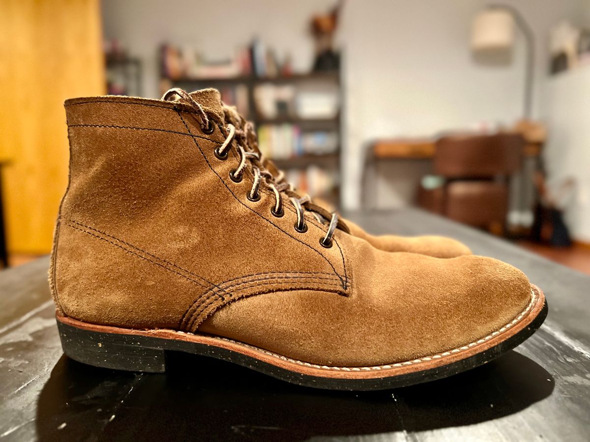 Photo by beerdlife on October 18, 2025 of the Red Wing Merchant in S.B. Foot Olive Mohave Roughout.