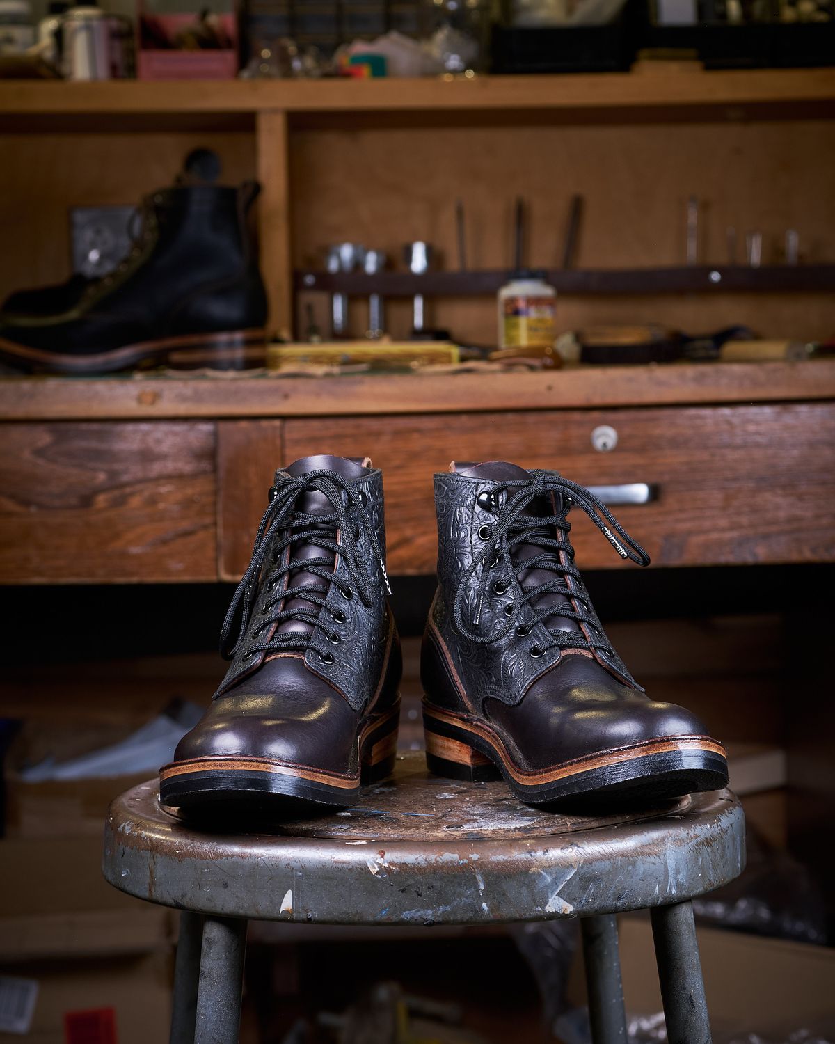 Photo by Christina080783 on October 1, 2024 of the BHHB Lady Dome in Seidel Oxblood Double Shot Black Overdye & Embossed Veg Tan Panel.