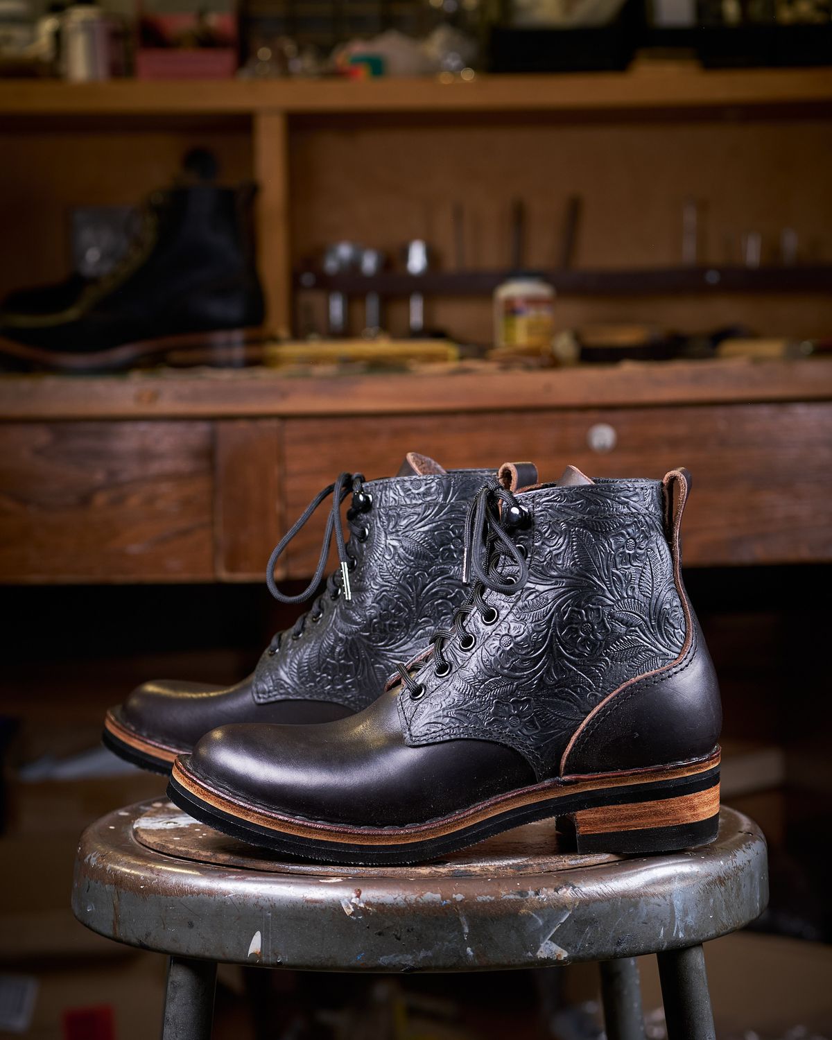 Photo by Christina080783 on October 1, 2024 of the BHHB Lady Dome in Seidel Oxblood Double Shot Black Overdye & Embossed Veg Tan Panel.