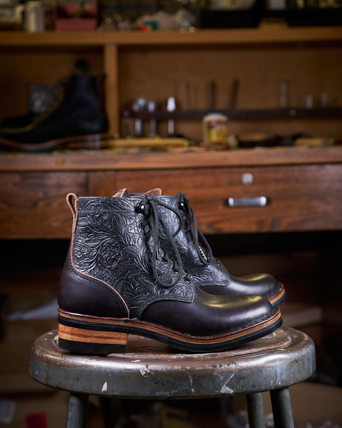 Photo by Christina080783 on October 1, 2024 of the BHHB Lady Dome in Seidel Oxblood Double Shot Black Overdye & Embossed Veg Tan Panel.