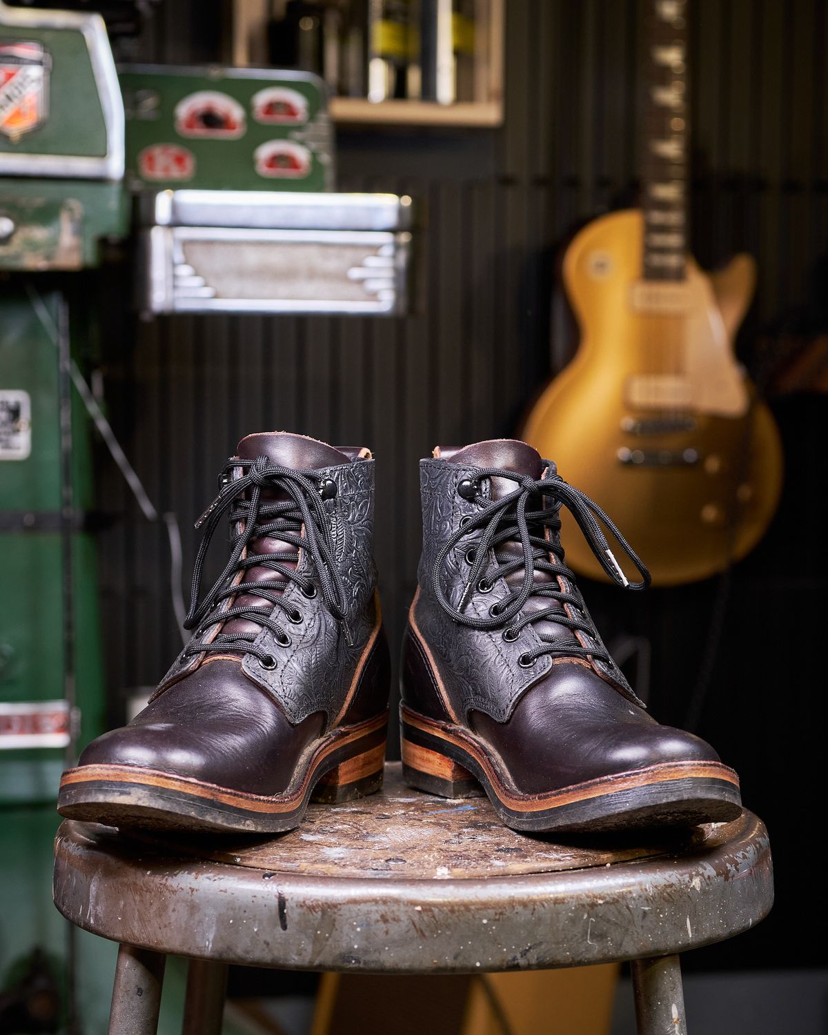 Photo by Christina080783 on November 2, 2024 of the BHHB Lady Dome in Seidel Oxblood Double Shot Black Overdye & Embossed Veg Tan Panel.