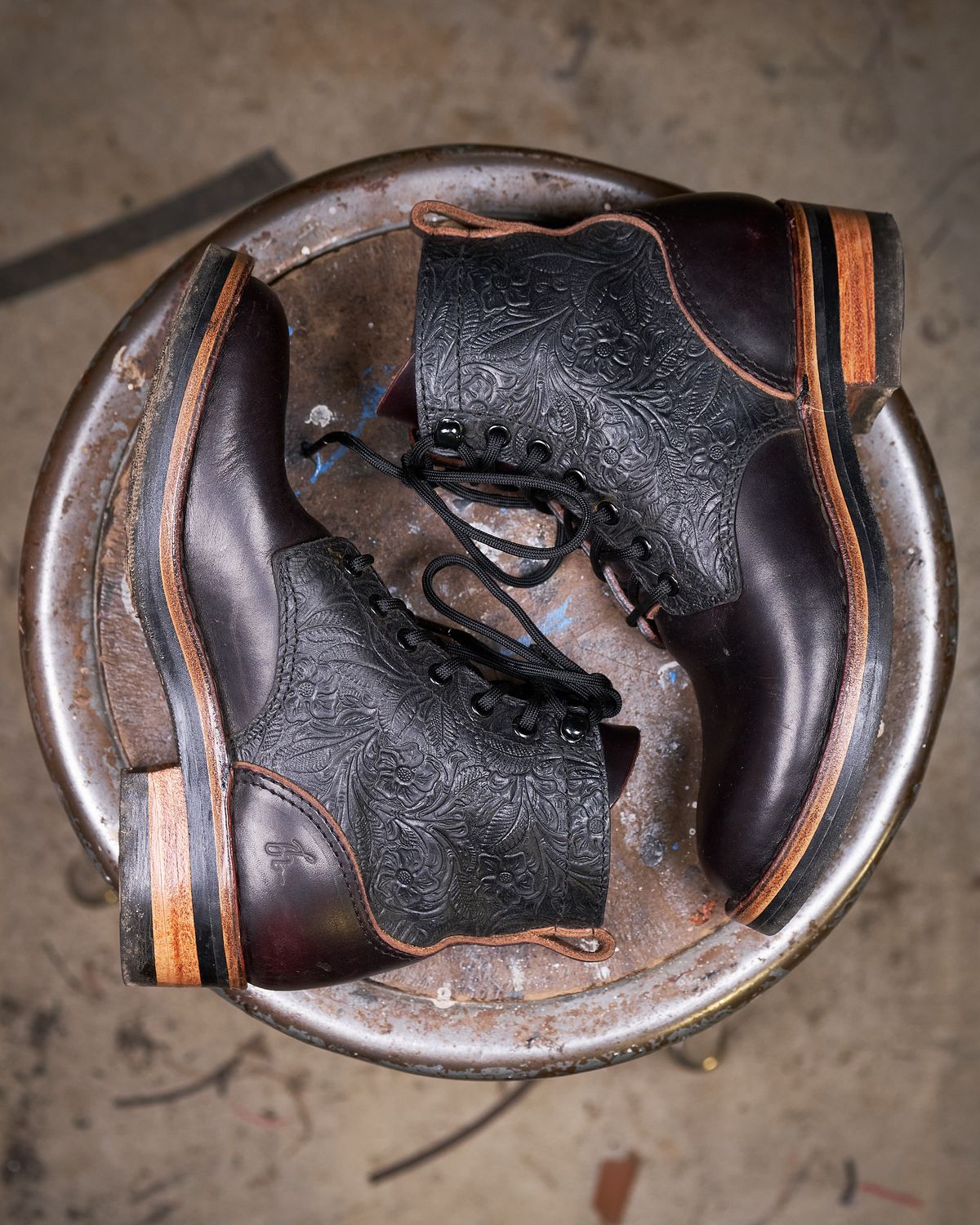 Photo by Christina080783 on November 2, 2024 of the BHHB Lady Dome in Seidel Oxblood Double Shot Black Overdye & Embossed Veg Tan Panel.