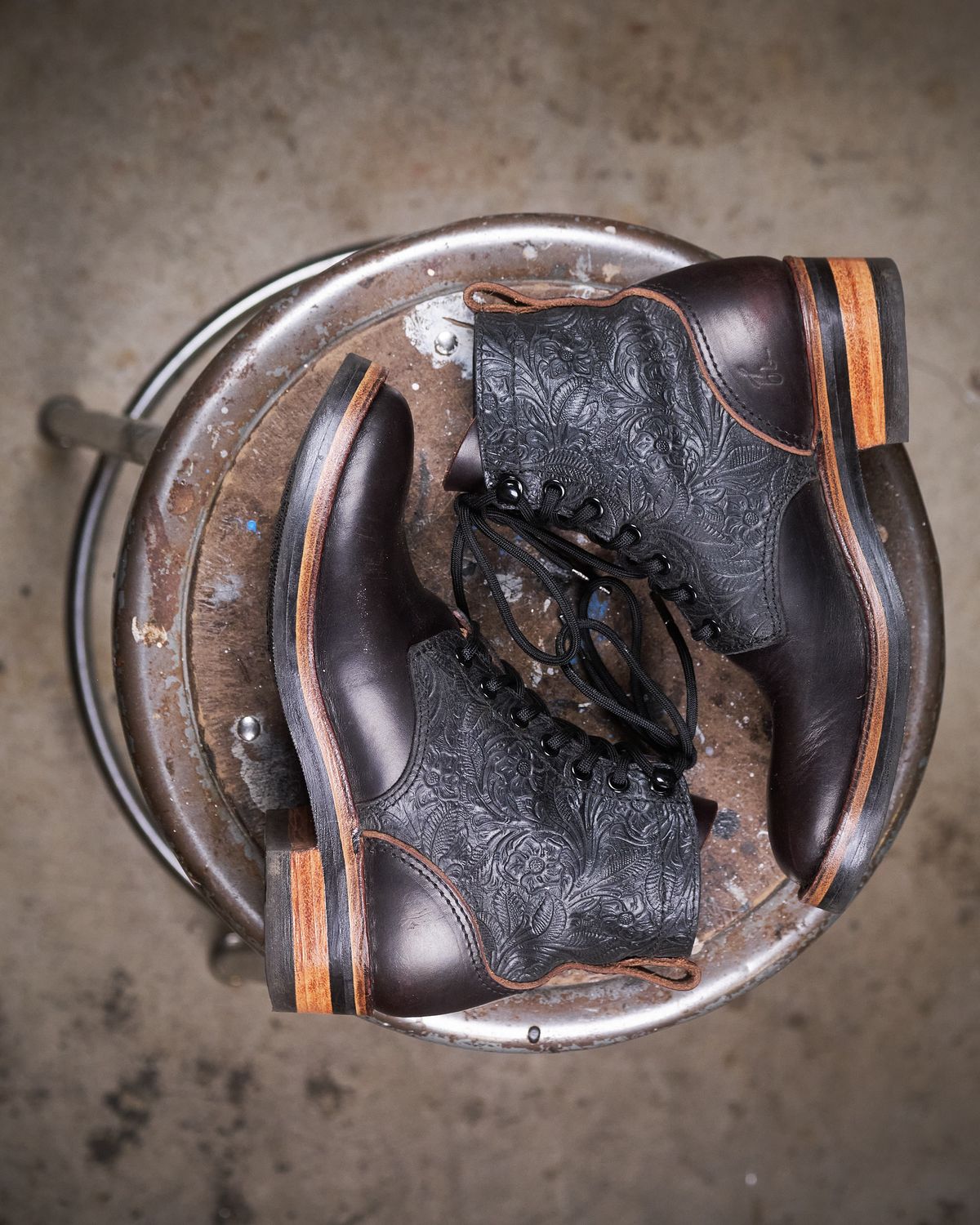 Photo by Christina080783 on December 3, 2024 of the BHHB Lady Dome in Seidel Oxblood Double Shot Black Overdye & Embossed Veg Tan Panel.