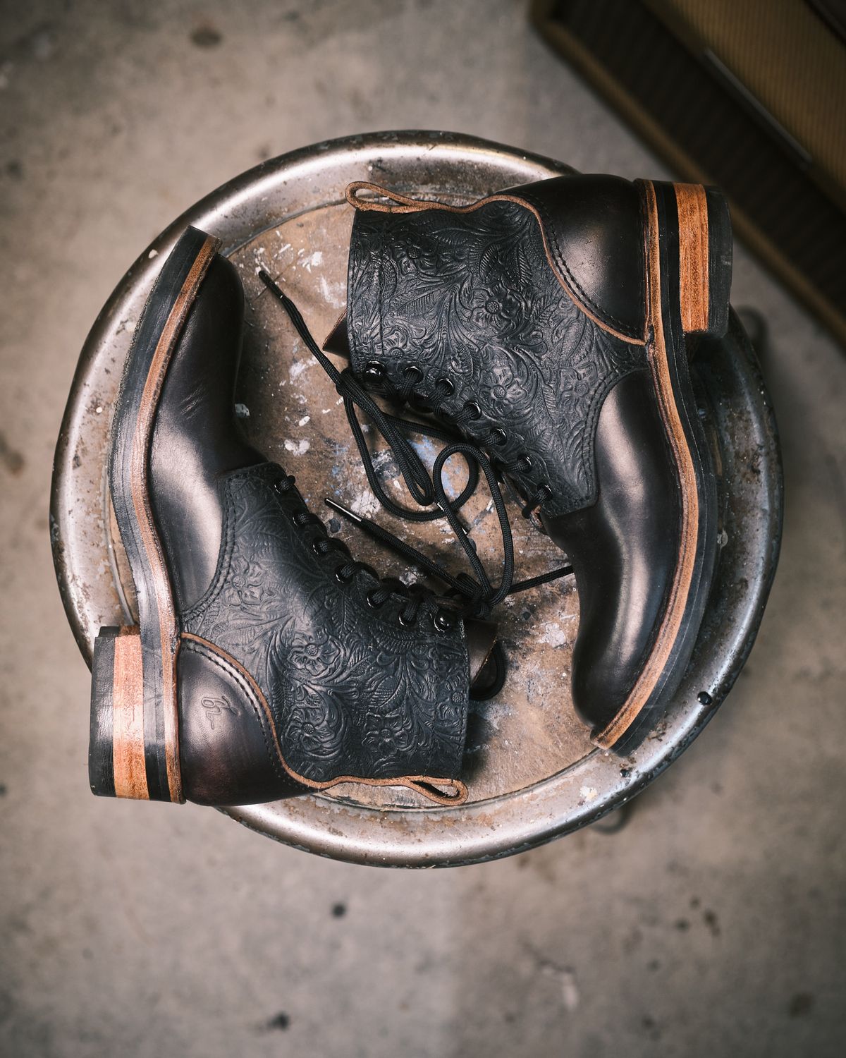 Photo by Christina080783 on January 5, 2025 of the BHHB Lady Dome in Seidel Oxblood Double Shot Black Overdye & Embossed Veg Tan Panel.