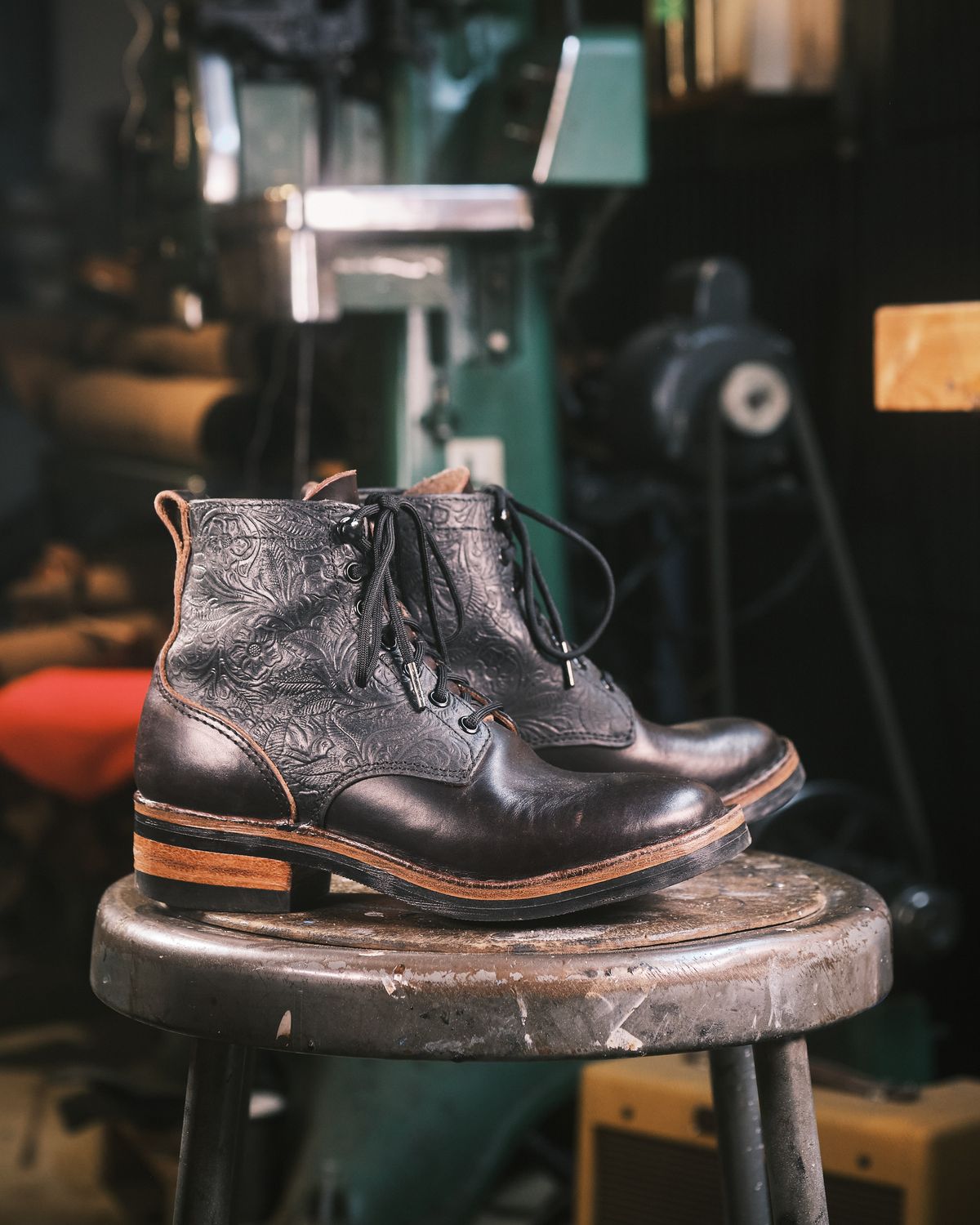 Photo by Christina080783 on January 5, 2025 of the BHHB Lady Dome in Seidel Oxblood Double Shot Black Overdye & Embossed Veg Tan Panel.