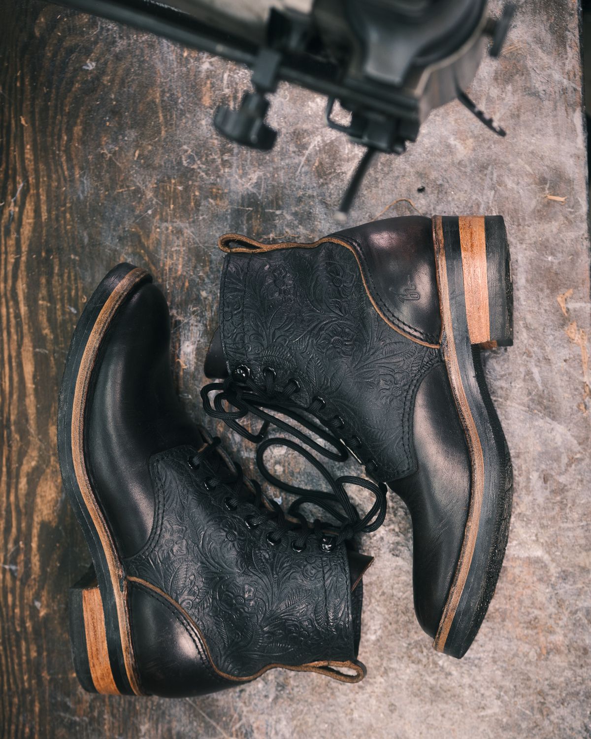 Photo by Christina080783 on February 4, 2025 of the BHHB Lady Dome in Seidel Oxblood Double Shot Black Overdye & Embossed Veg Tan Panel.