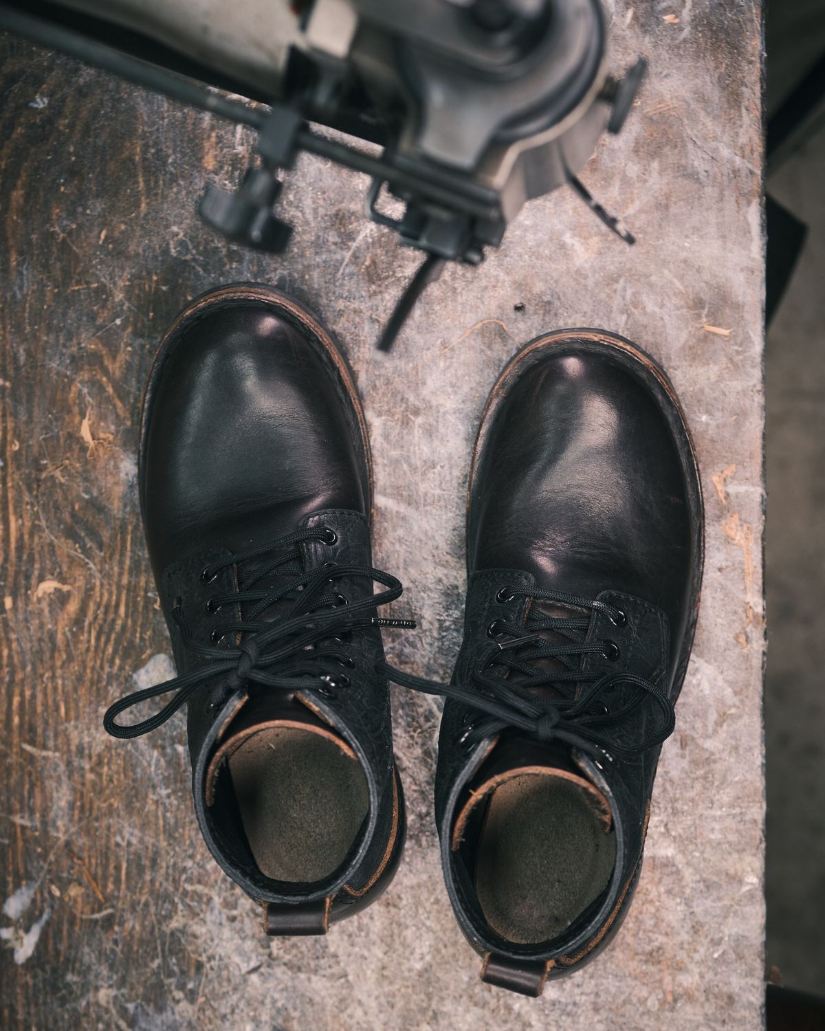 Photo by Christina080783 on February 4, 2025 of the BHHB Lady Dome in Seidel Oxblood Double Shot Black Overdye & Embossed Veg Tan Panel.