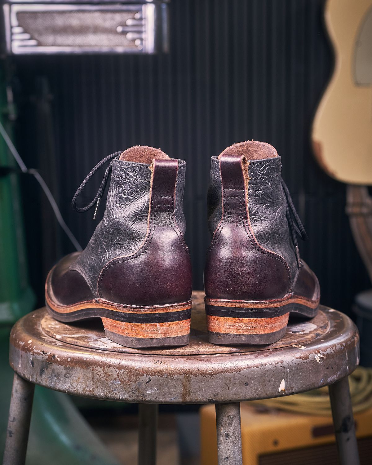 Photo by Christina080783 on April 4, 2025 of the BHHB Lady Dome in Seidel Oxblood Double Shot Black Overdye & Embossed Veg Tan Panel.