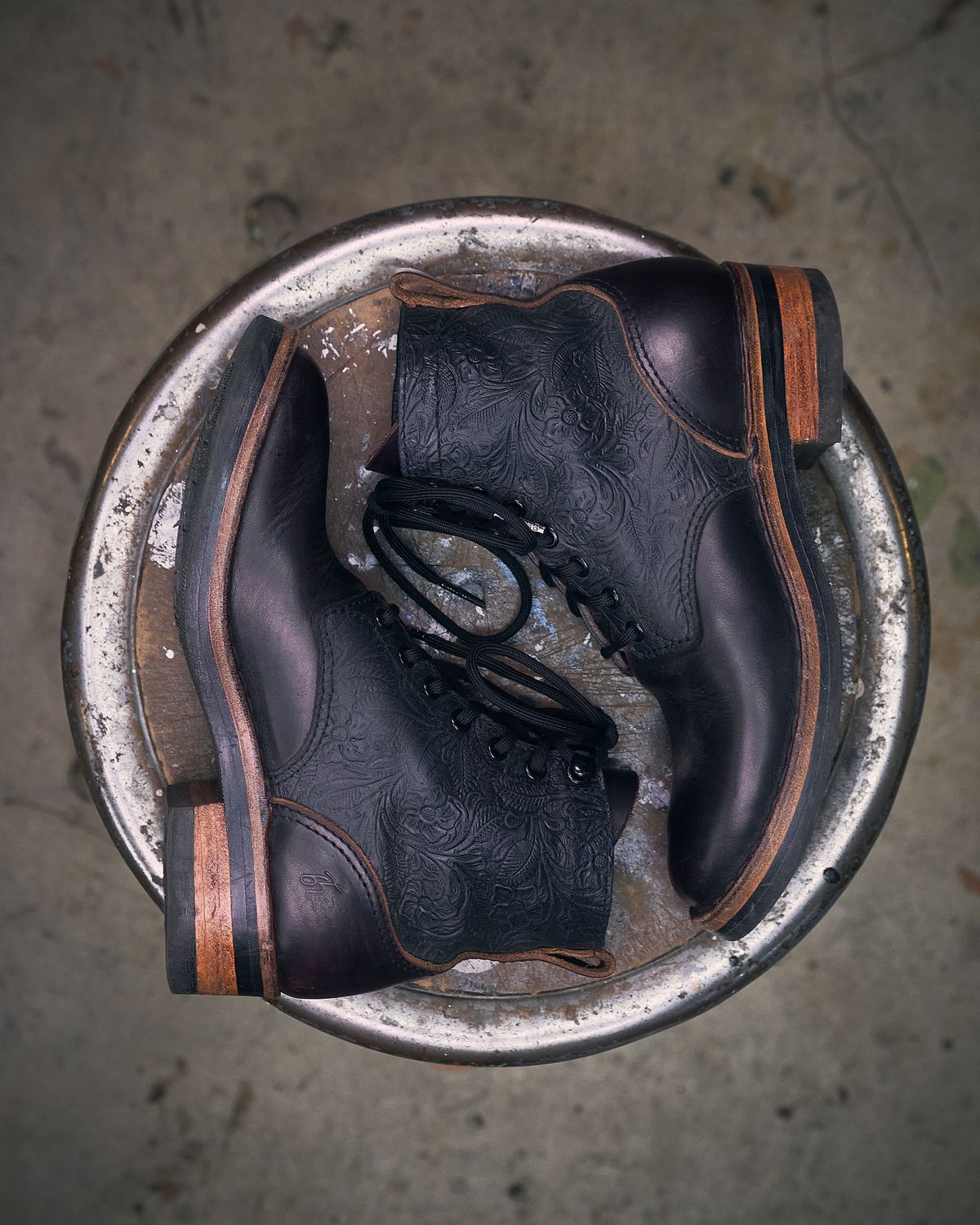 Photo by Christina080783 on April 4, 2025 of the BHHB Lady Dome in Seidel Oxblood Double Shot Black Overdye & Embossed Veg Tan Panel.