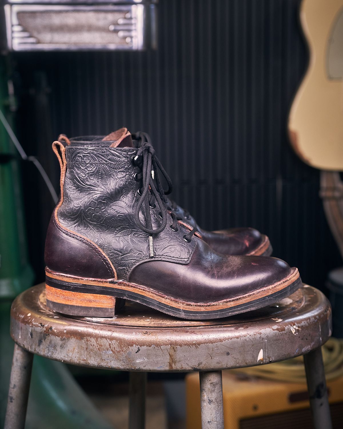 Photo by Christina080783 on April 4, 2025 of the BHHB Lady Dome in Seidel Oxblood Double Shot Black Overdye & Embossed Veg Tan Panel.