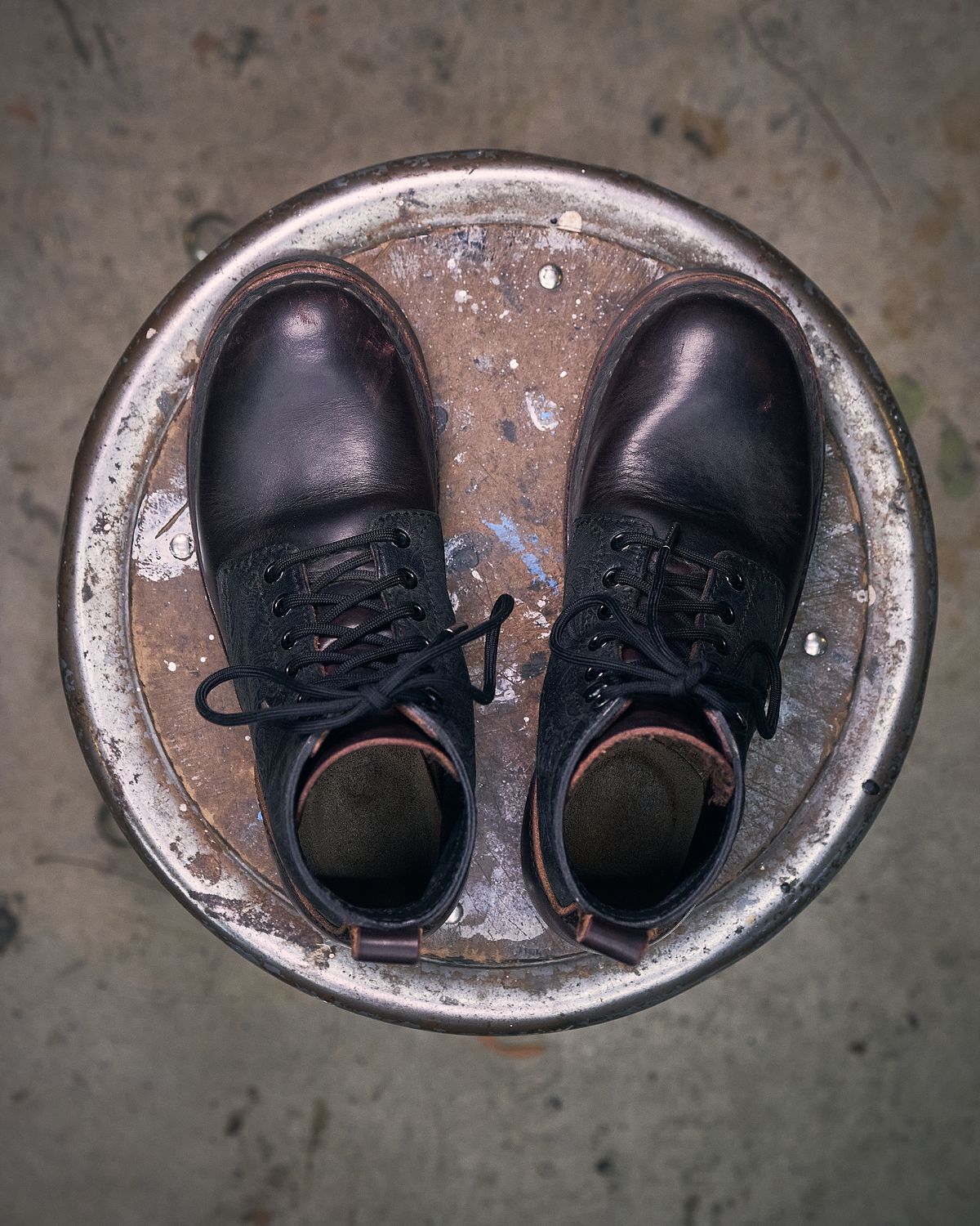 Photo by Christina080783 on April 4, 2025 of the BHHB Lady Dome in Seidel Oxblood Double Shot Black Overdye & Embossed Veg Tan Panel.