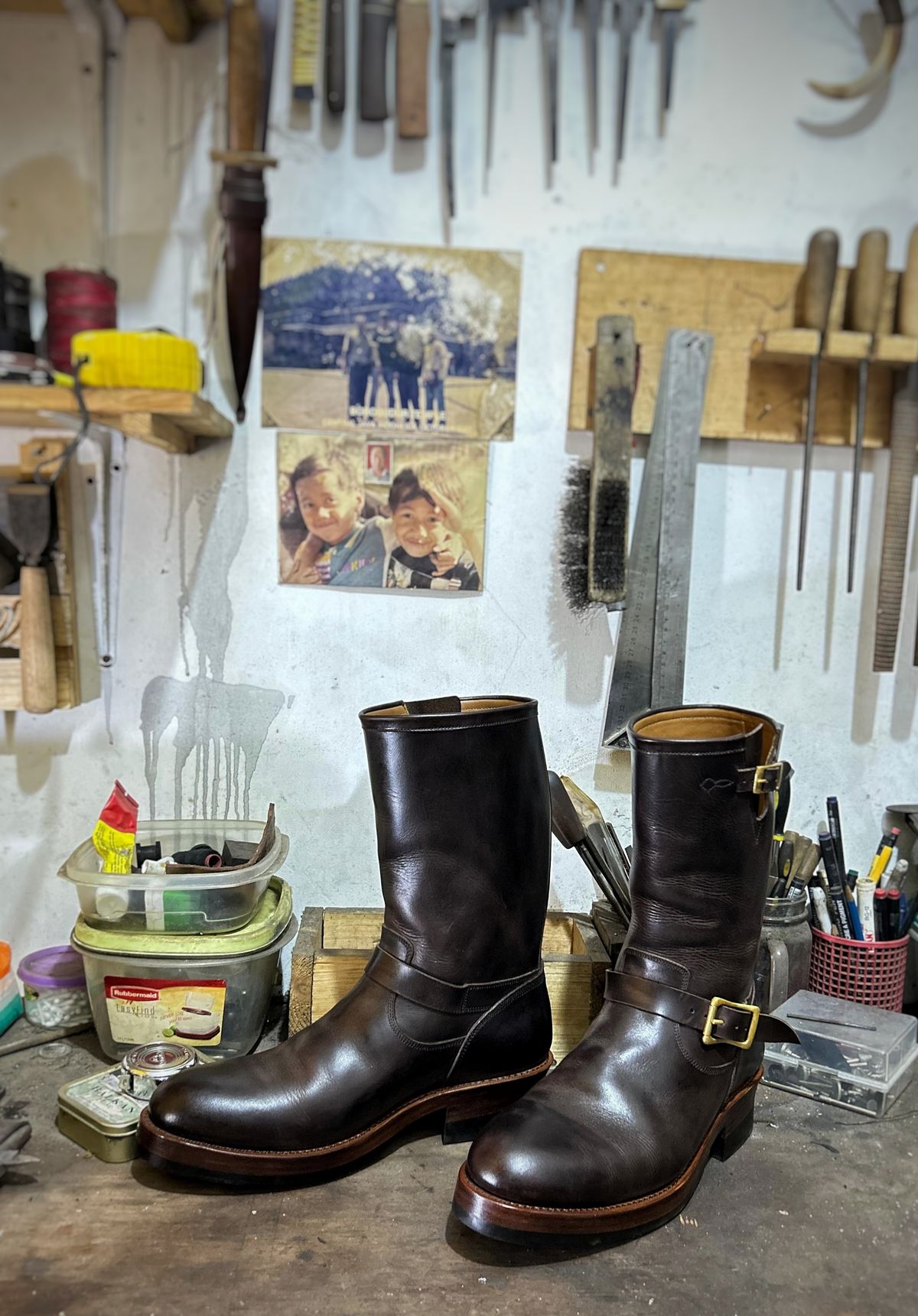 Photo by Caktranaruci on August 31, 2025 of the Junkard 10,5" Engineer Boots in Indonesian Dark Brown Pull Up.