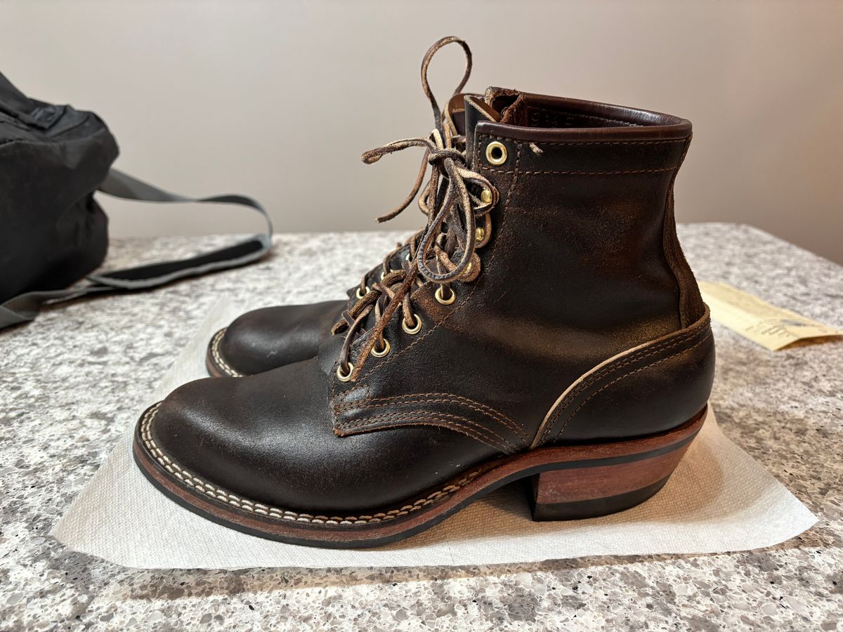Photo by AllTheLeather_69 on November 20, 2024 of the Nicks Robert in Horween Brown Waxed Flesh.