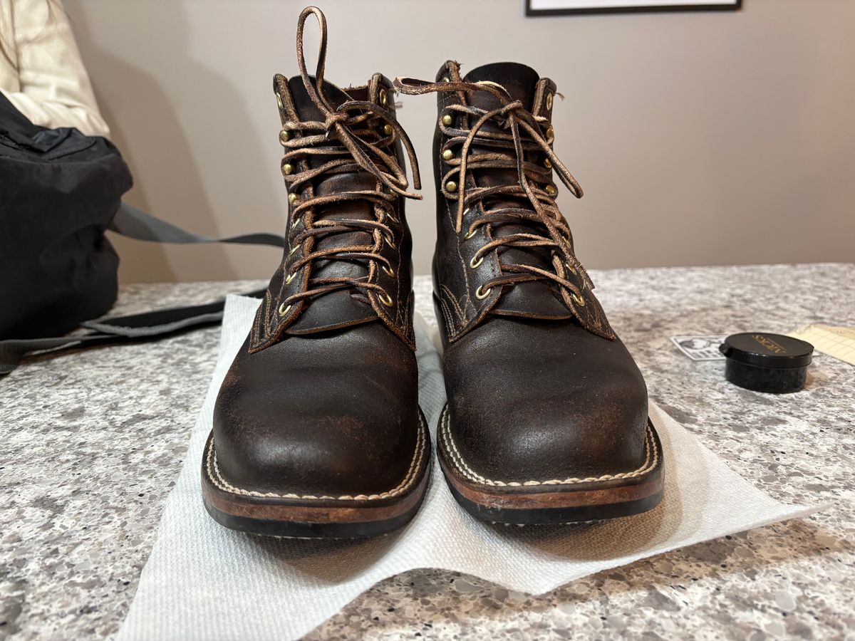 Photo by AllTheLeather_69 on November 20, 2024 of the Nicks Robert in Horween Brown Waxed Flesh.