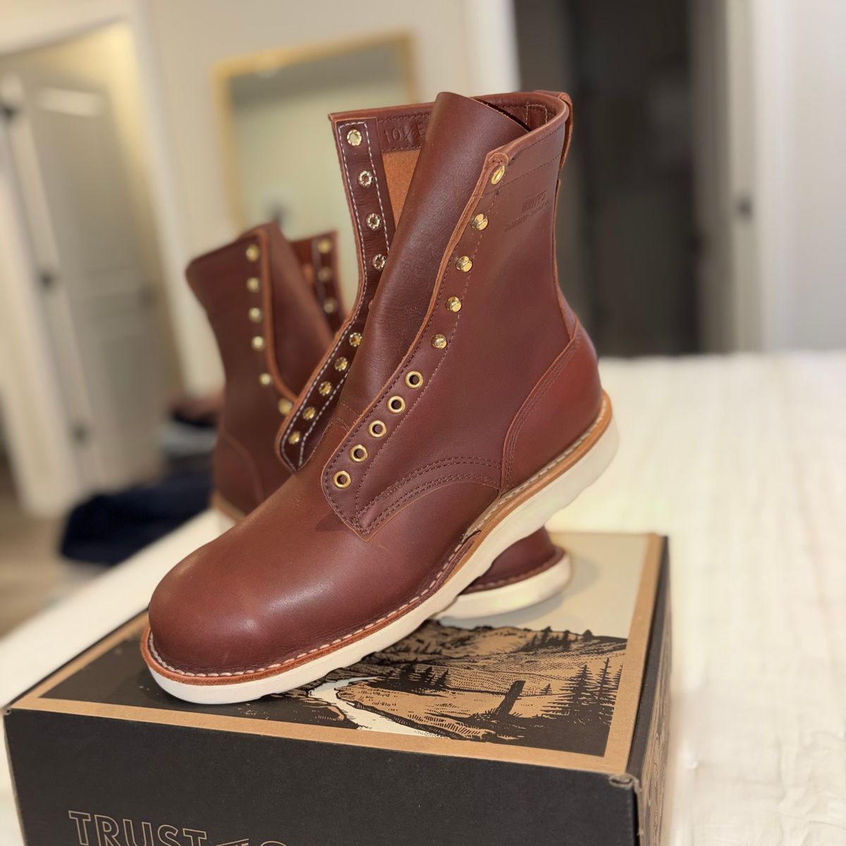 Photo by ValArb on December 10, 2025 of the White's Journeyman in Seidel Red Dog Oil Tan.