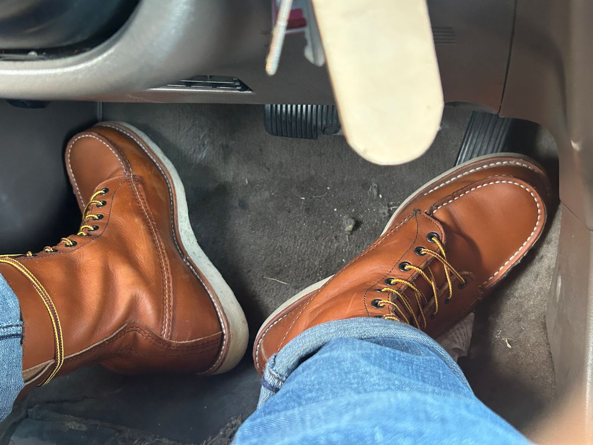 Photo by sleeps on October 23, 2025 of the Red Wing 10877 in S.B. Foot Oro-Iginal.